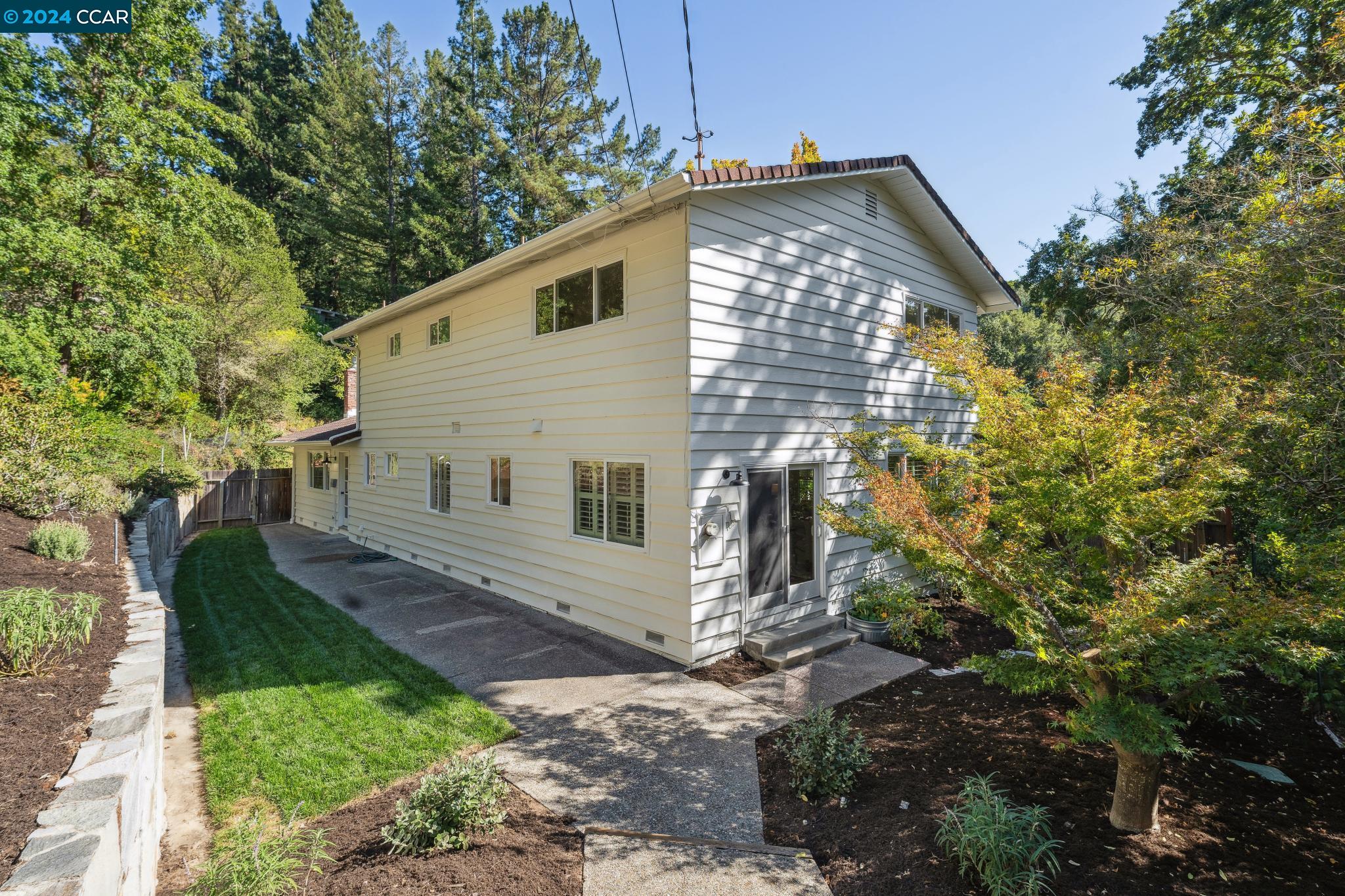 4018 Woodside Ct