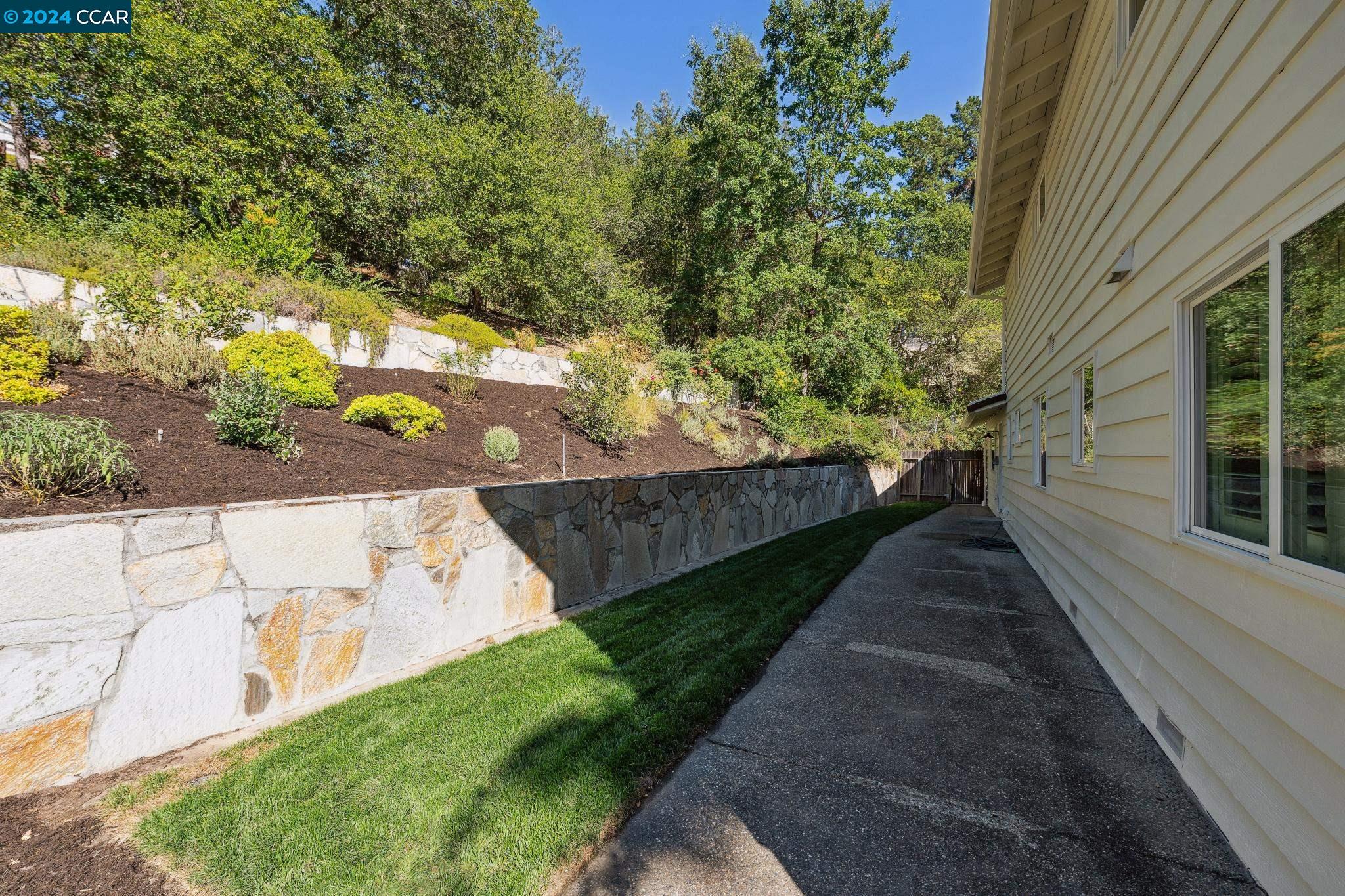 4018 Woodside Ct