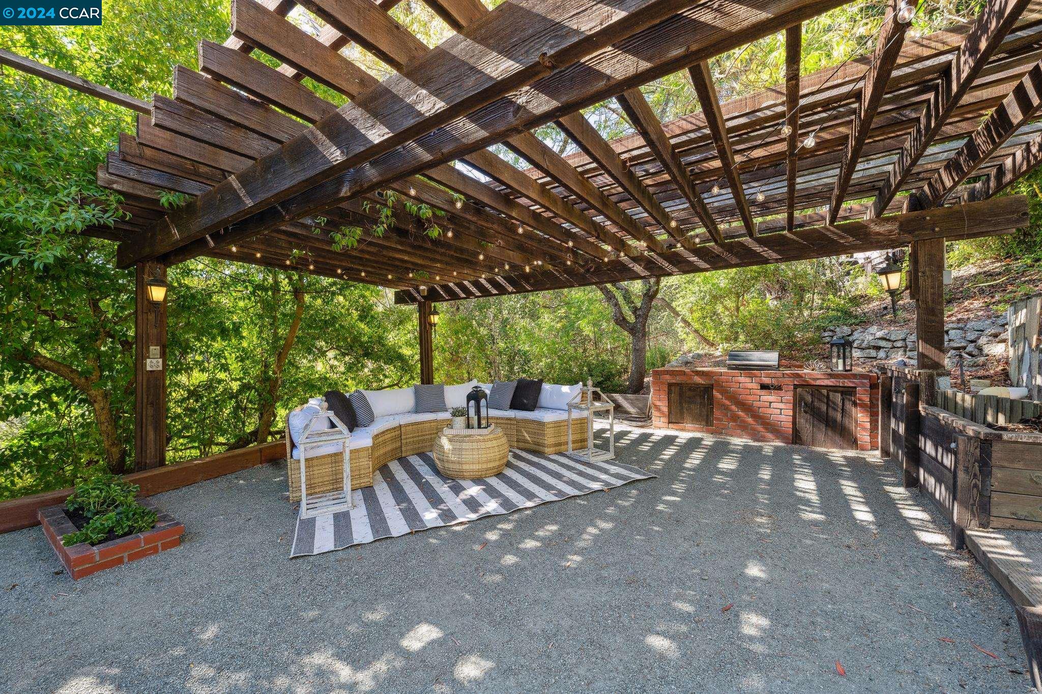 4018 Woodside Ct