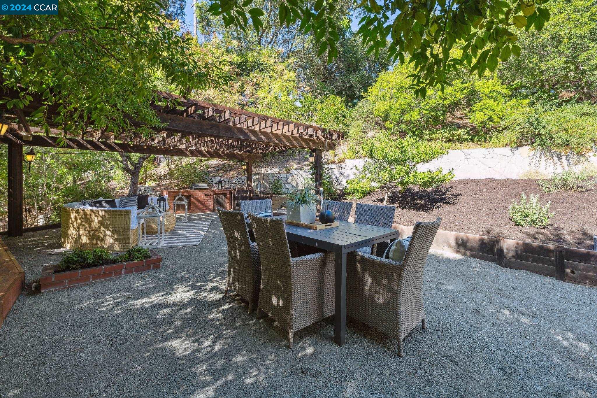 4018 Woodside Ct