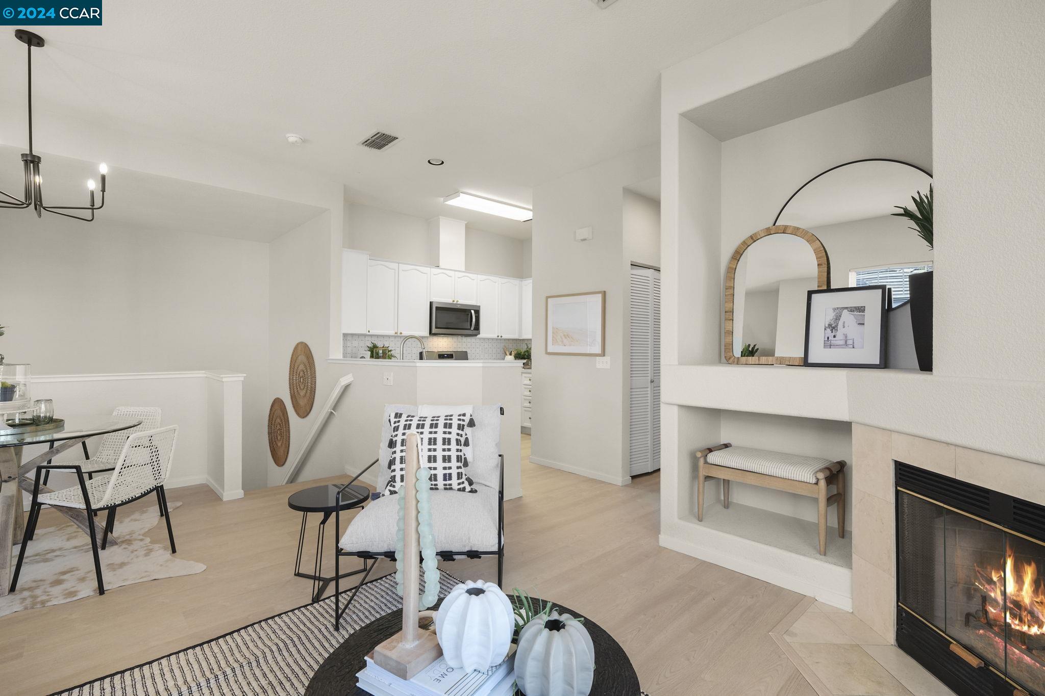 303 Condor Pl