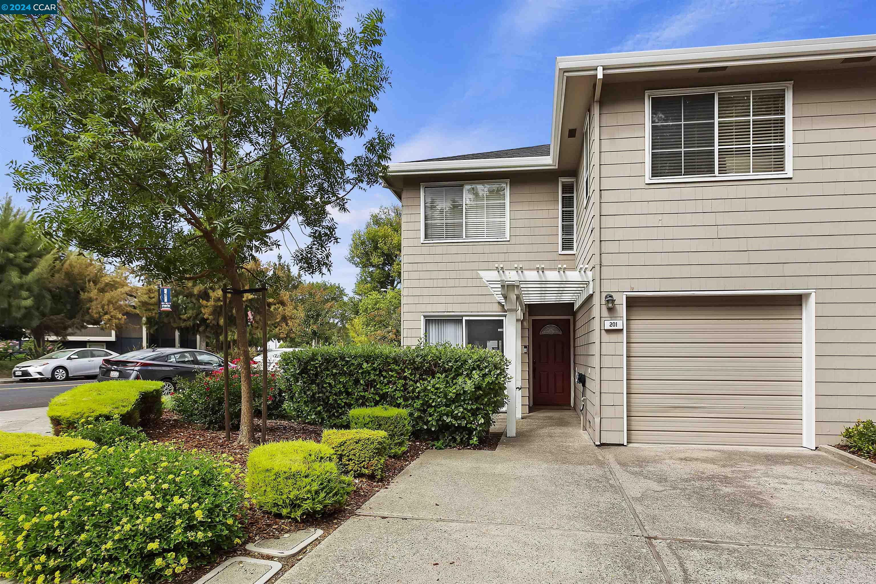 201 Hidden Creek Ct