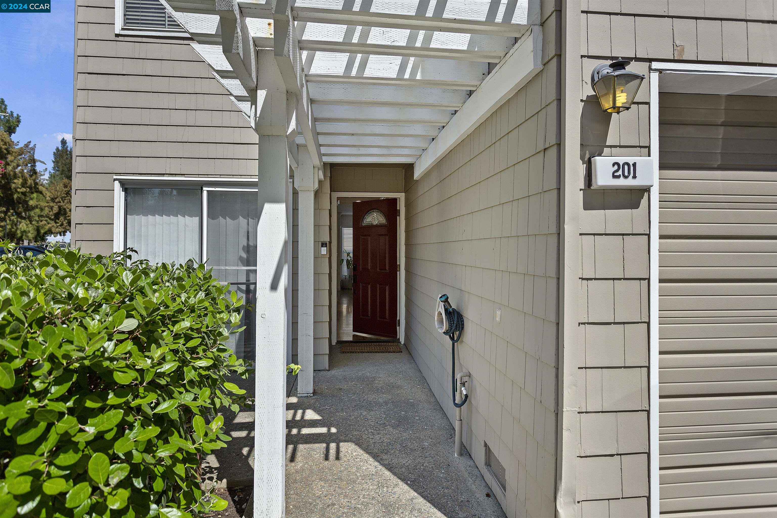 201 Hidden Creek Ct