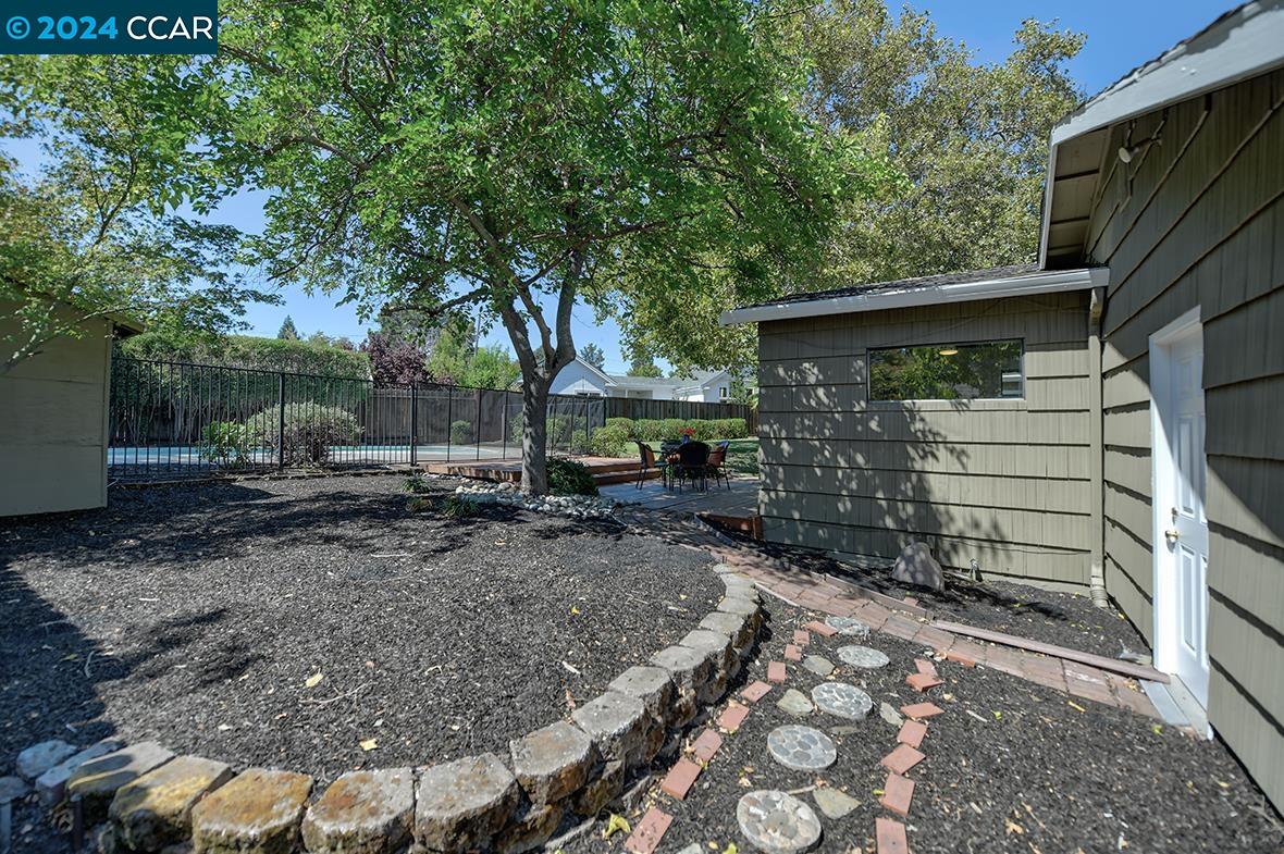 1041 El Curtola Blvd