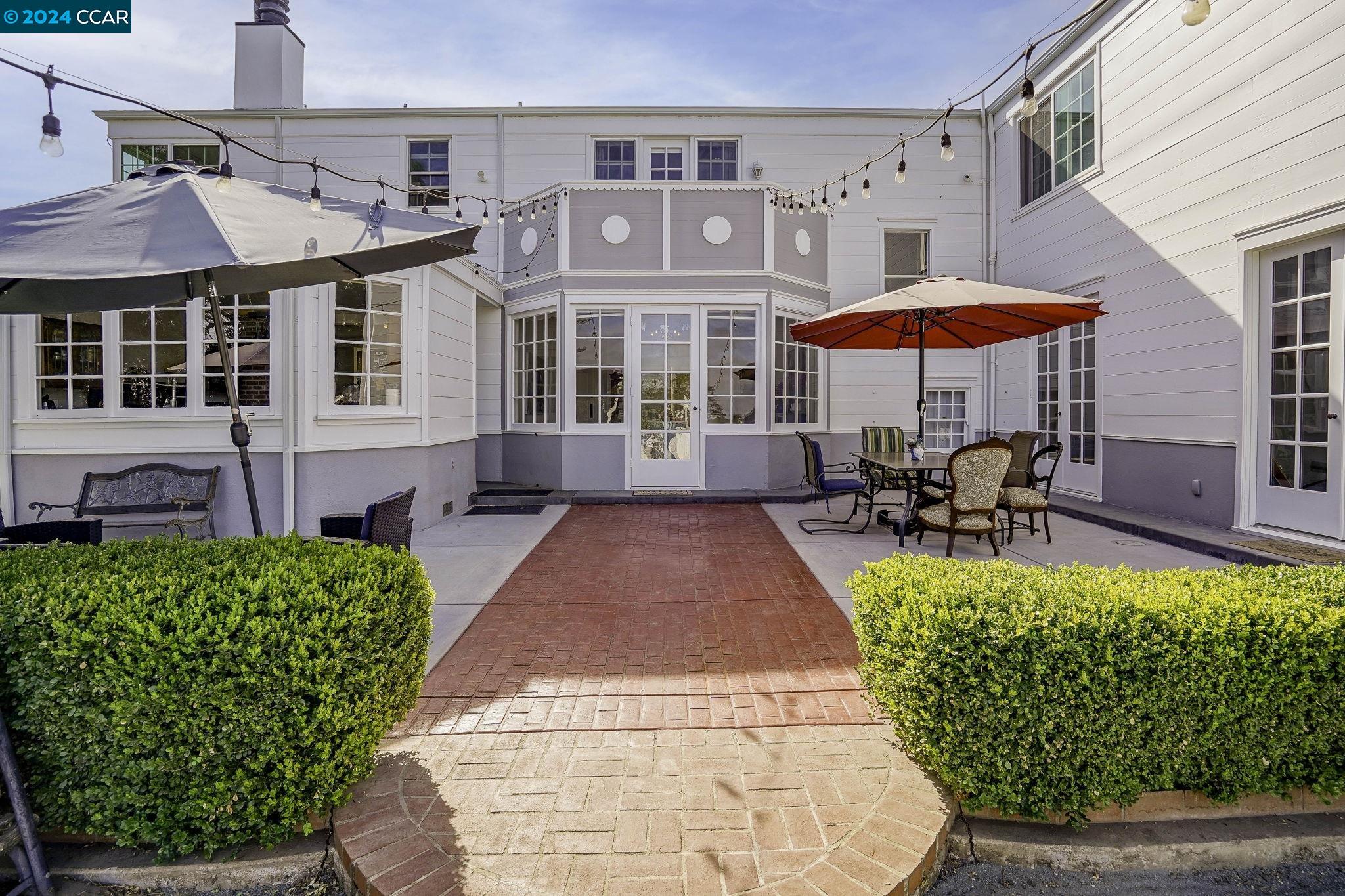 50 La Cresenda Street