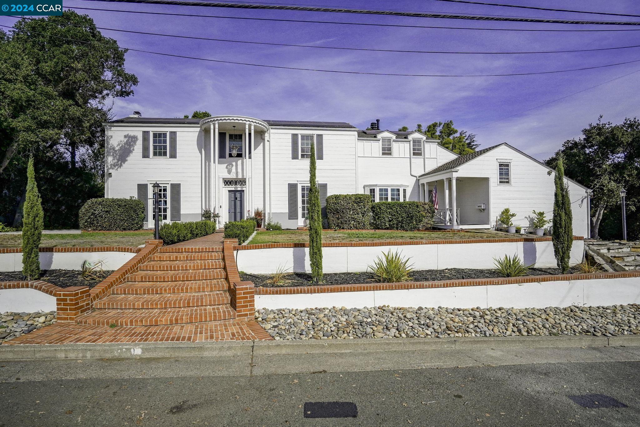 50 La Cresenda Street