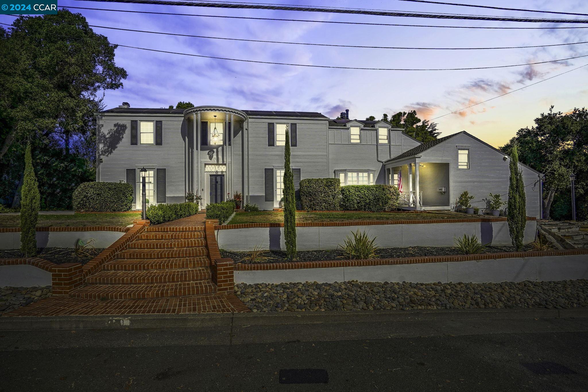 50 La Cresenda Street