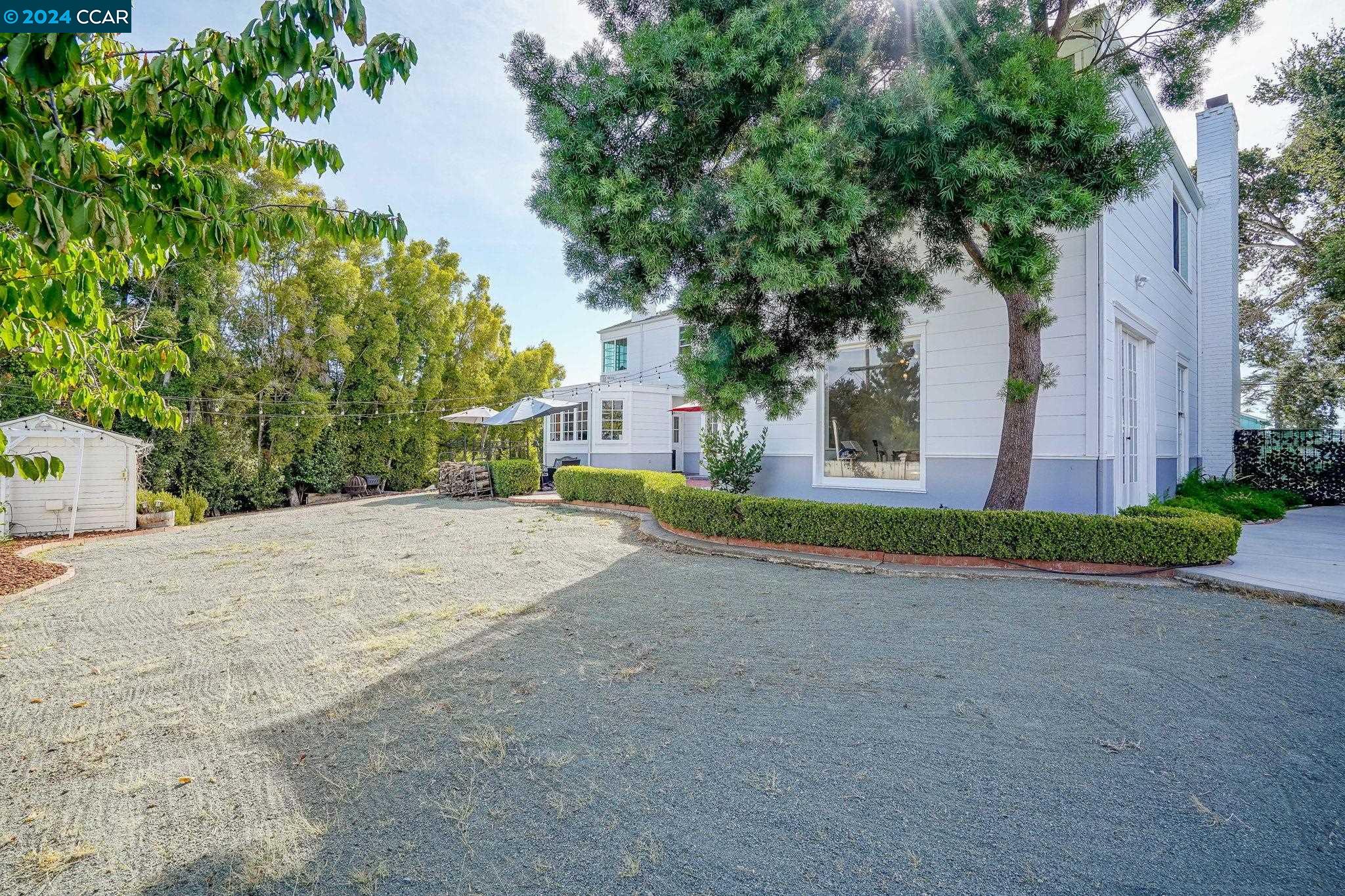 50 La Cresenda Street
