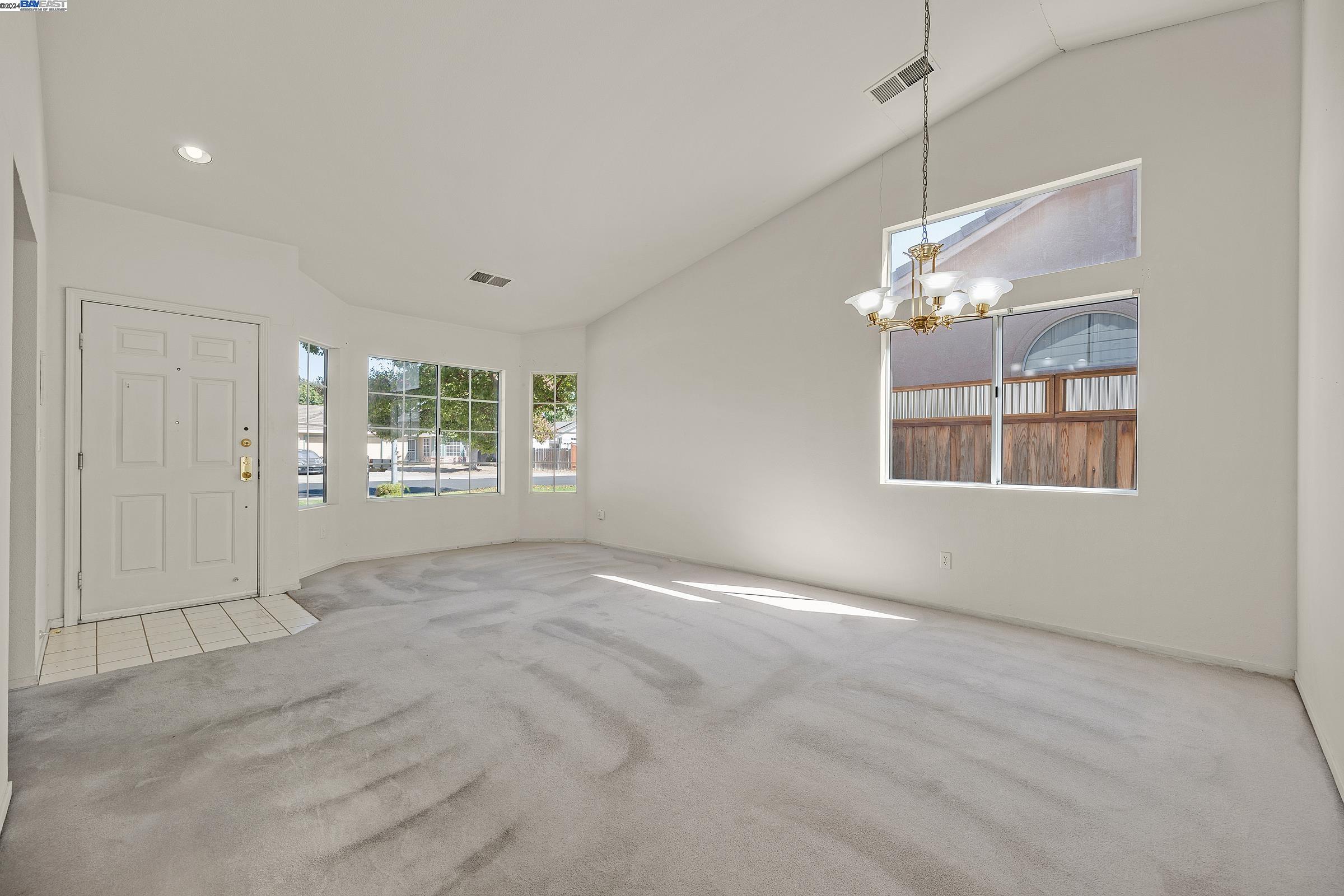 595 Valley Green Dr
