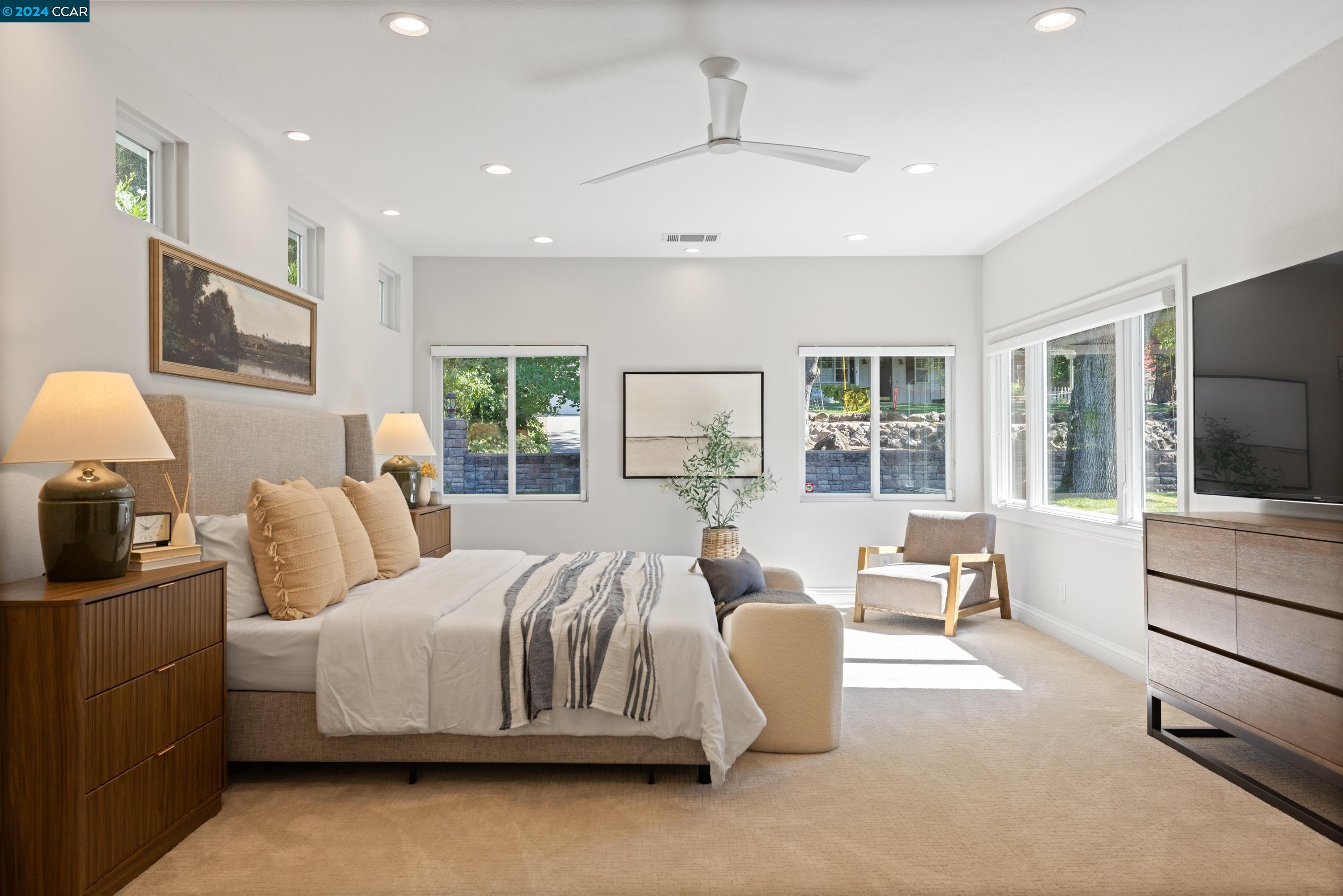 3308 Berta Ln