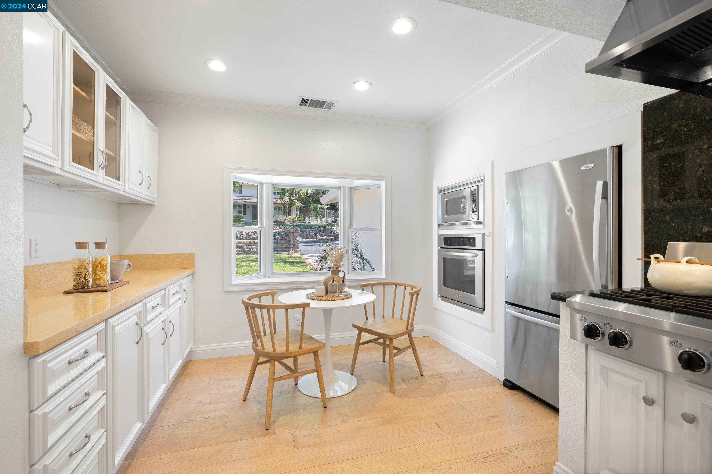 3308 Berta Ln