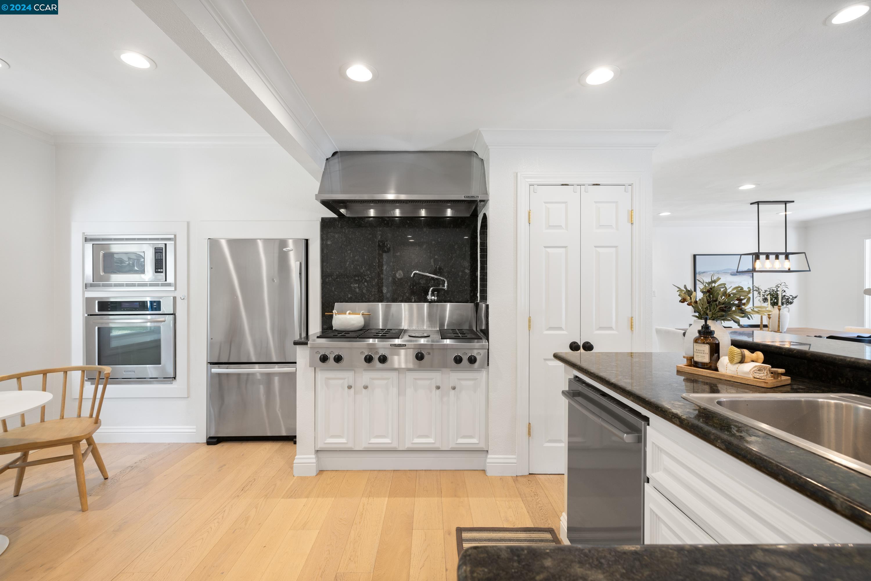 3308 Berta Ln