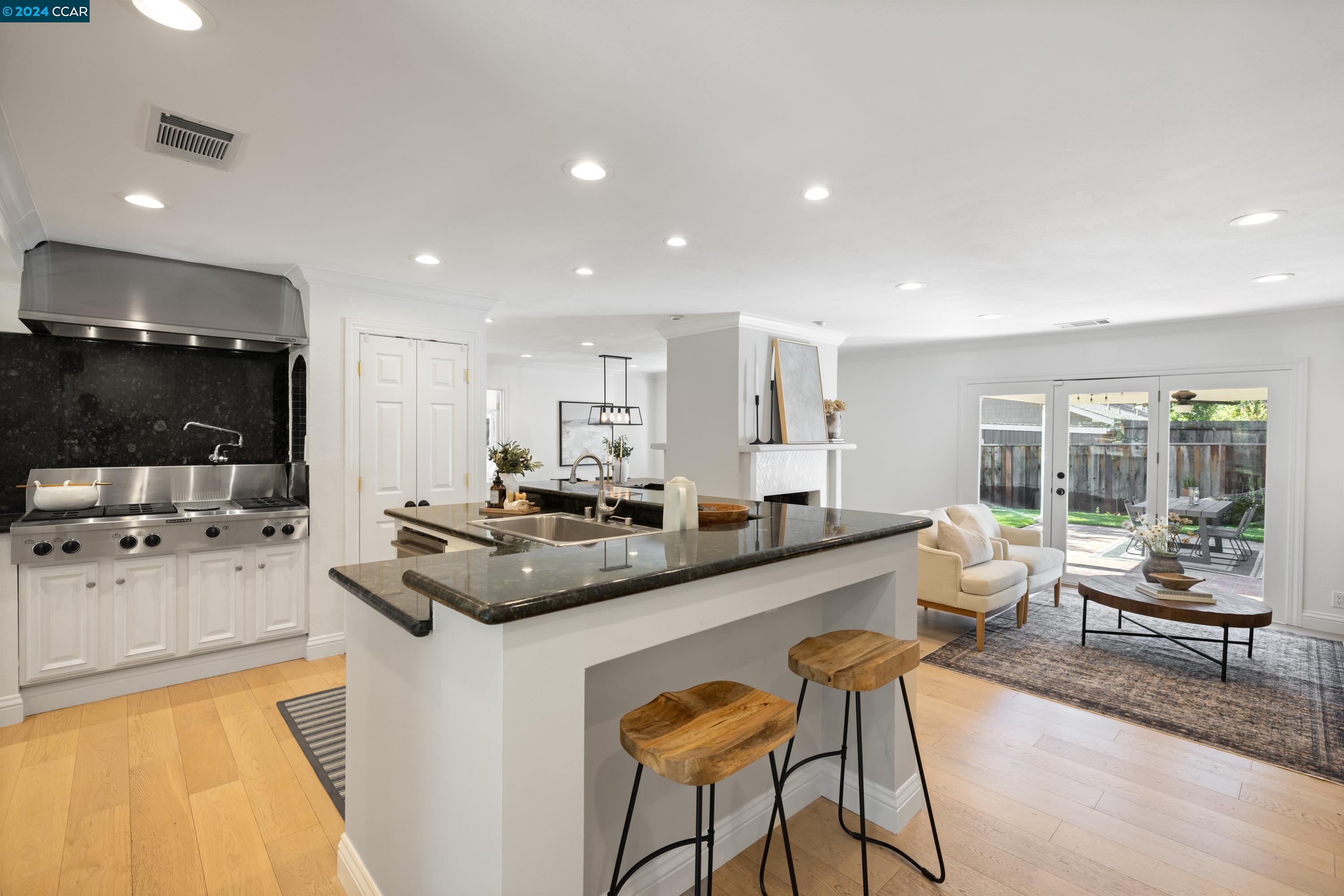 3308 Berta Ln