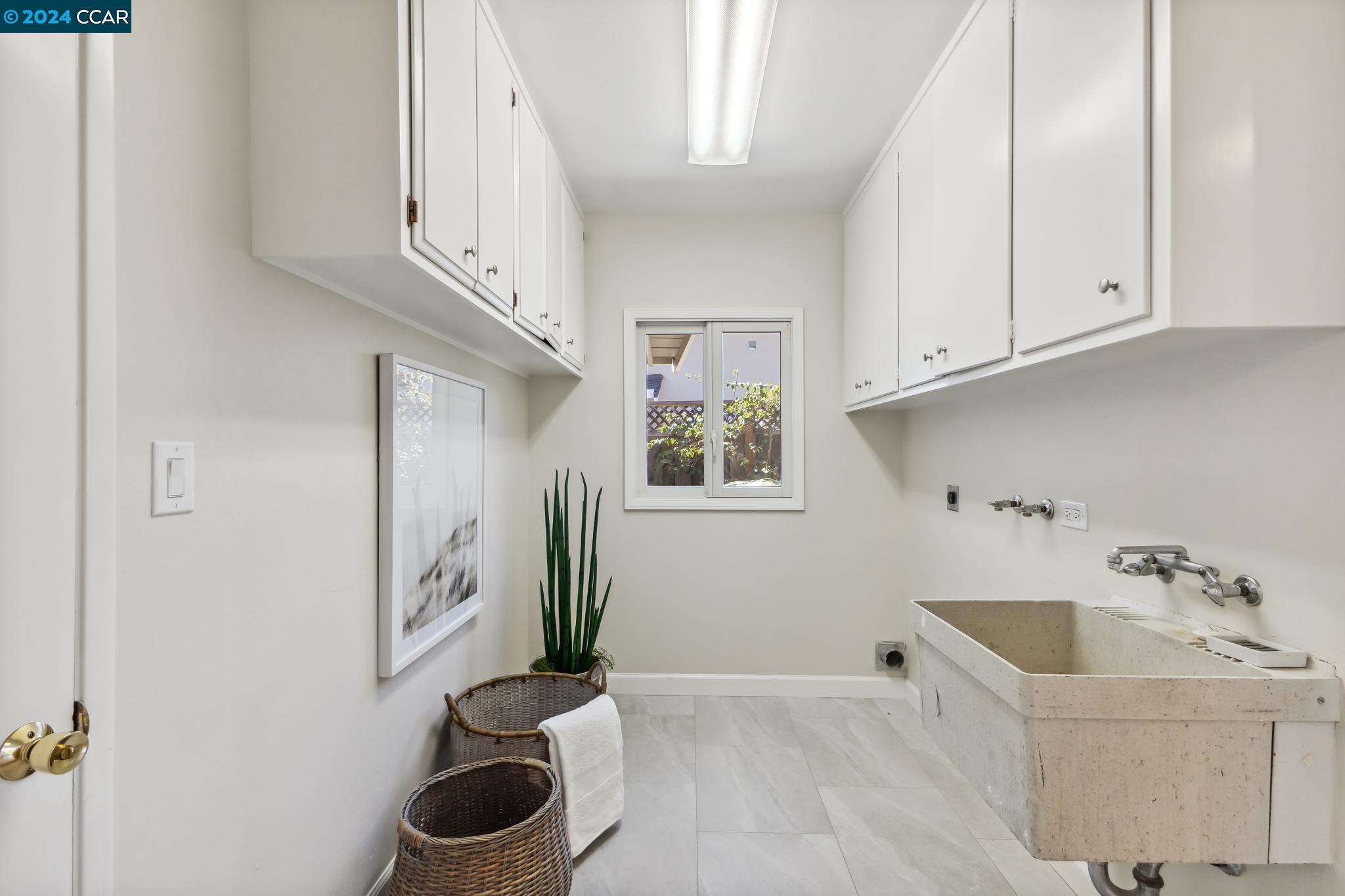 2838 Encina Camino