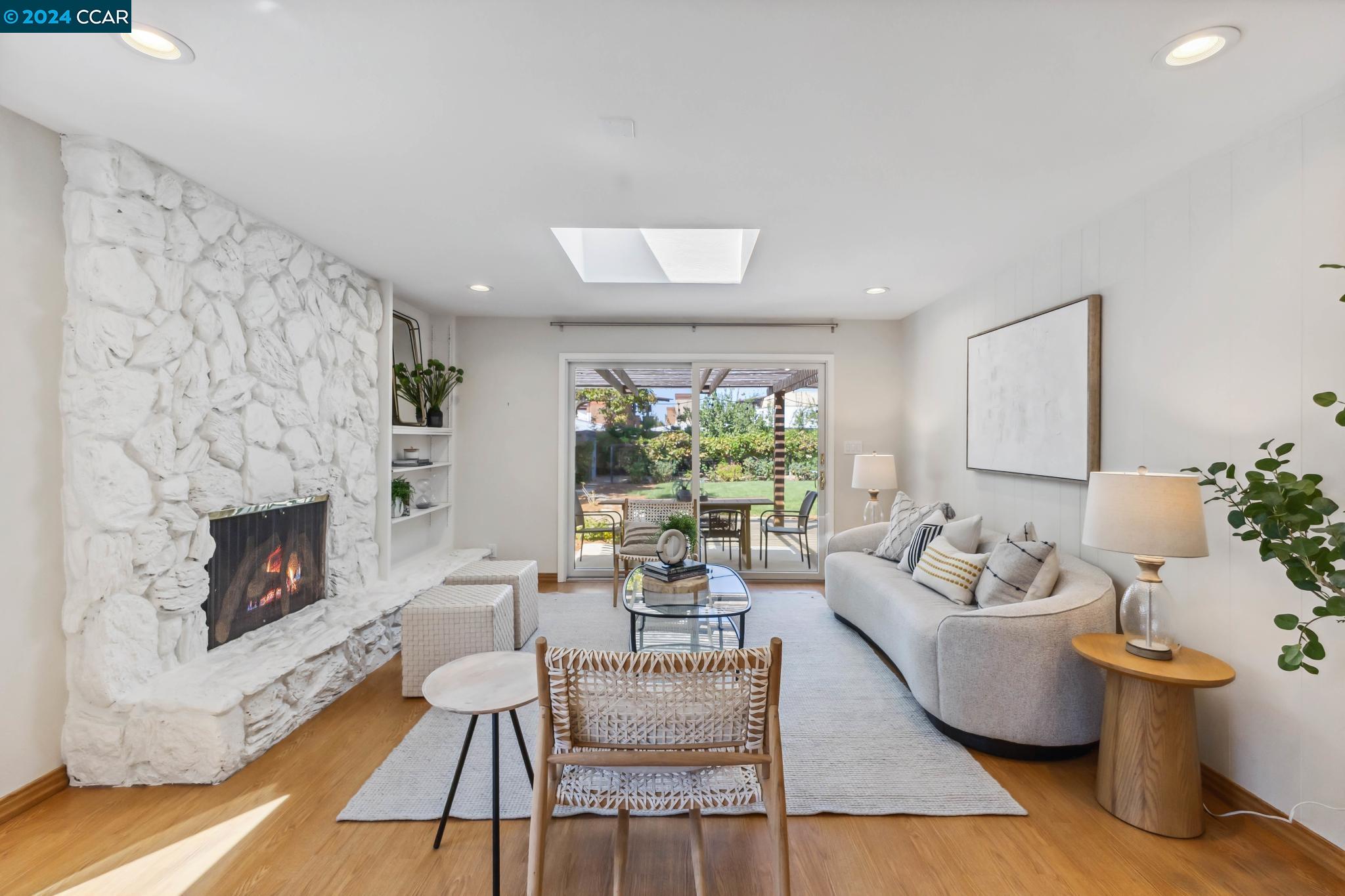 2838 Encina Camino