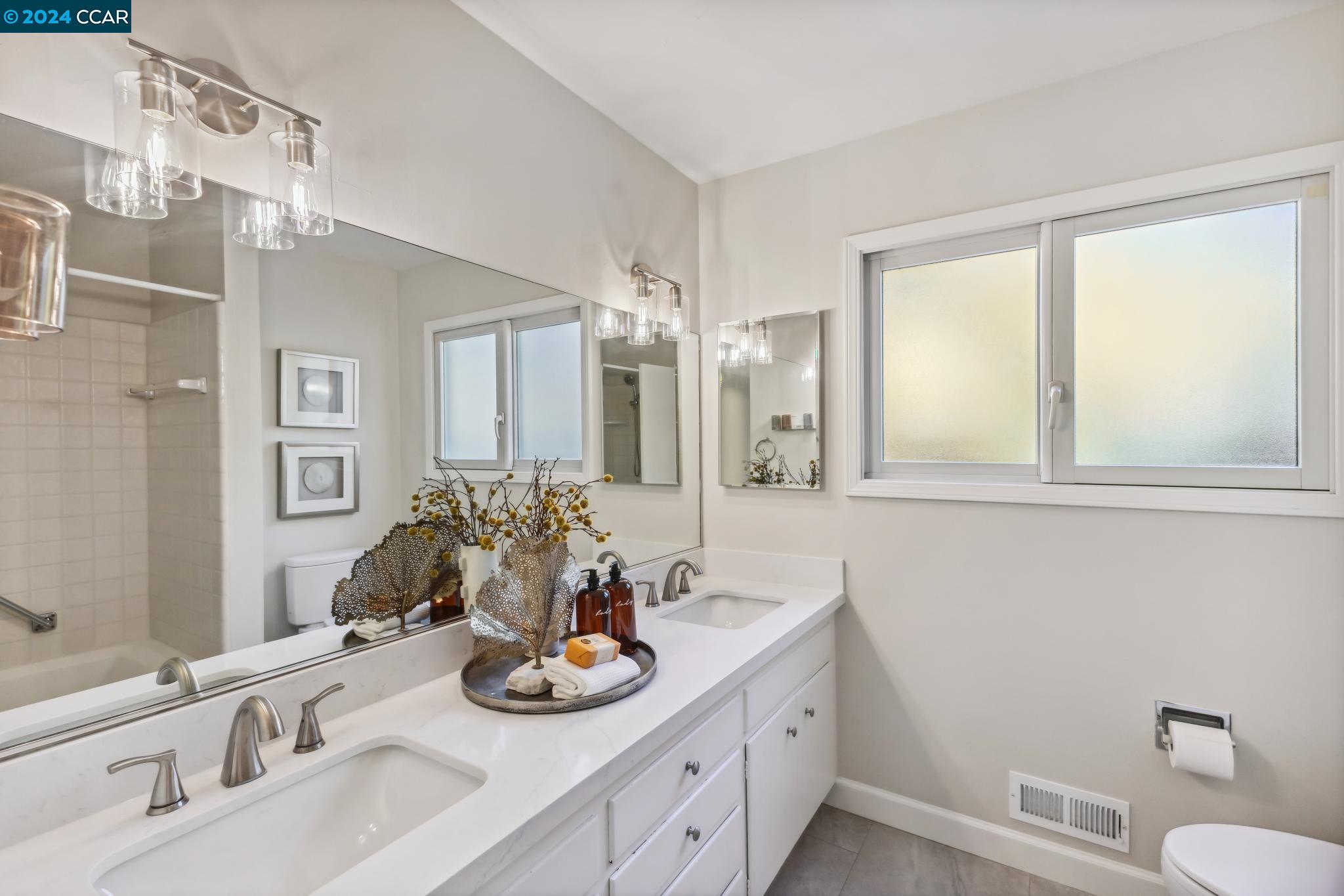 2838 Encina Camino