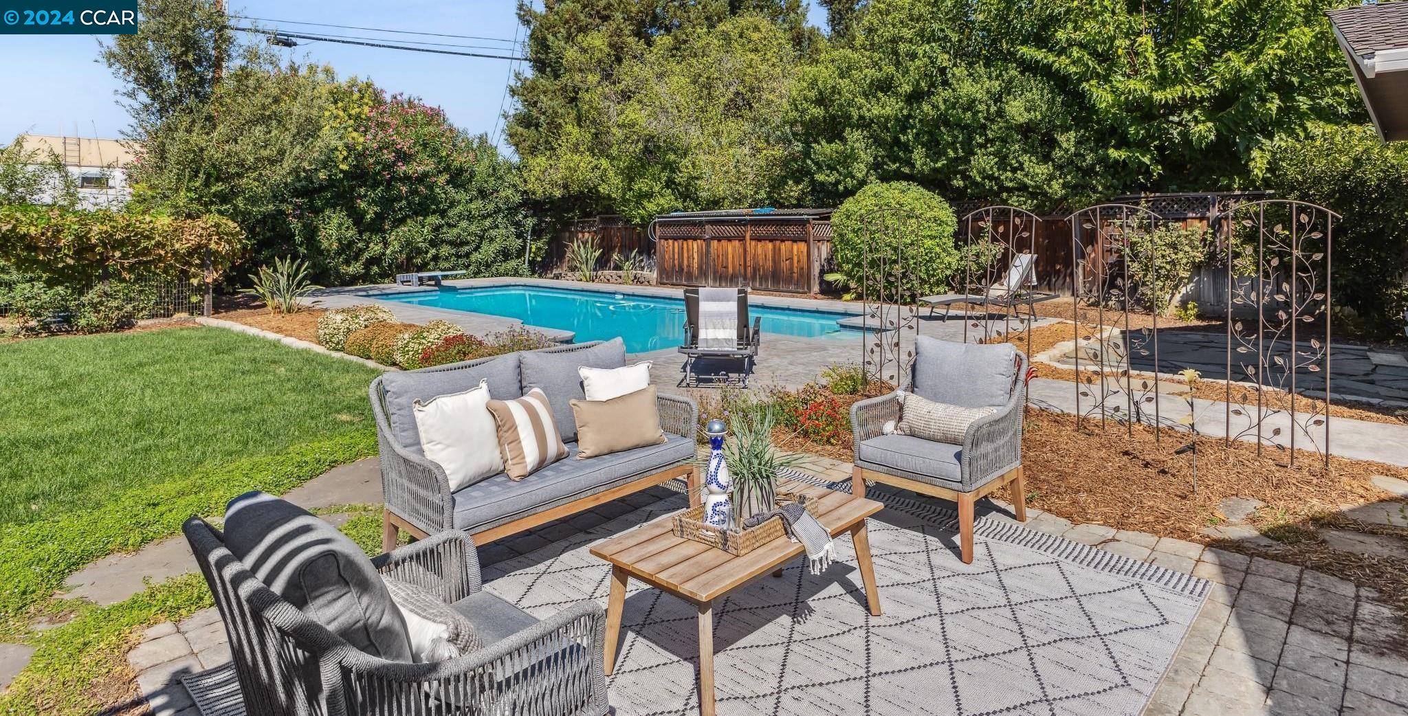 2838 Encina Camino