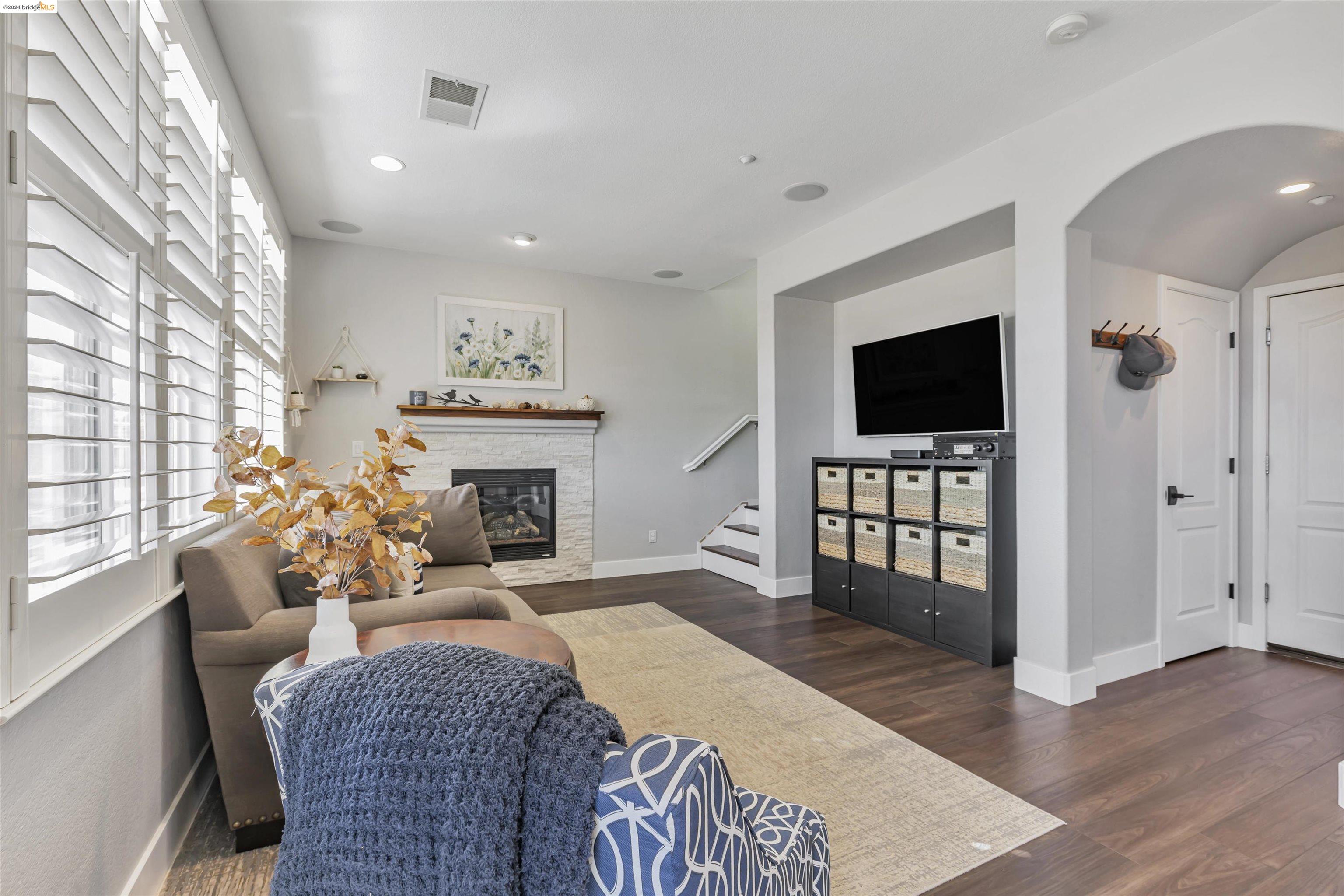 1932 Las Colinas Dr