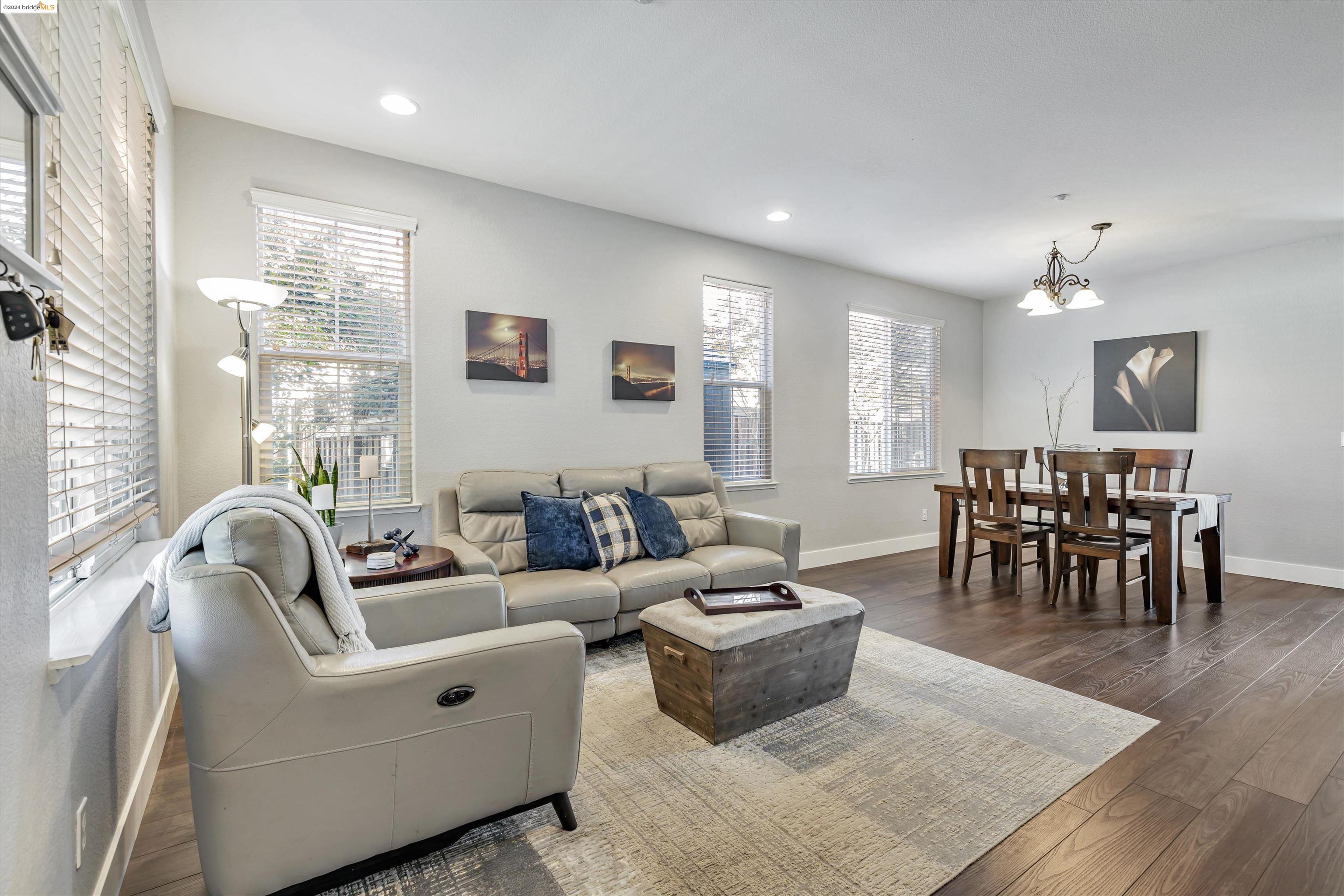 1932 Las Colinas Dr