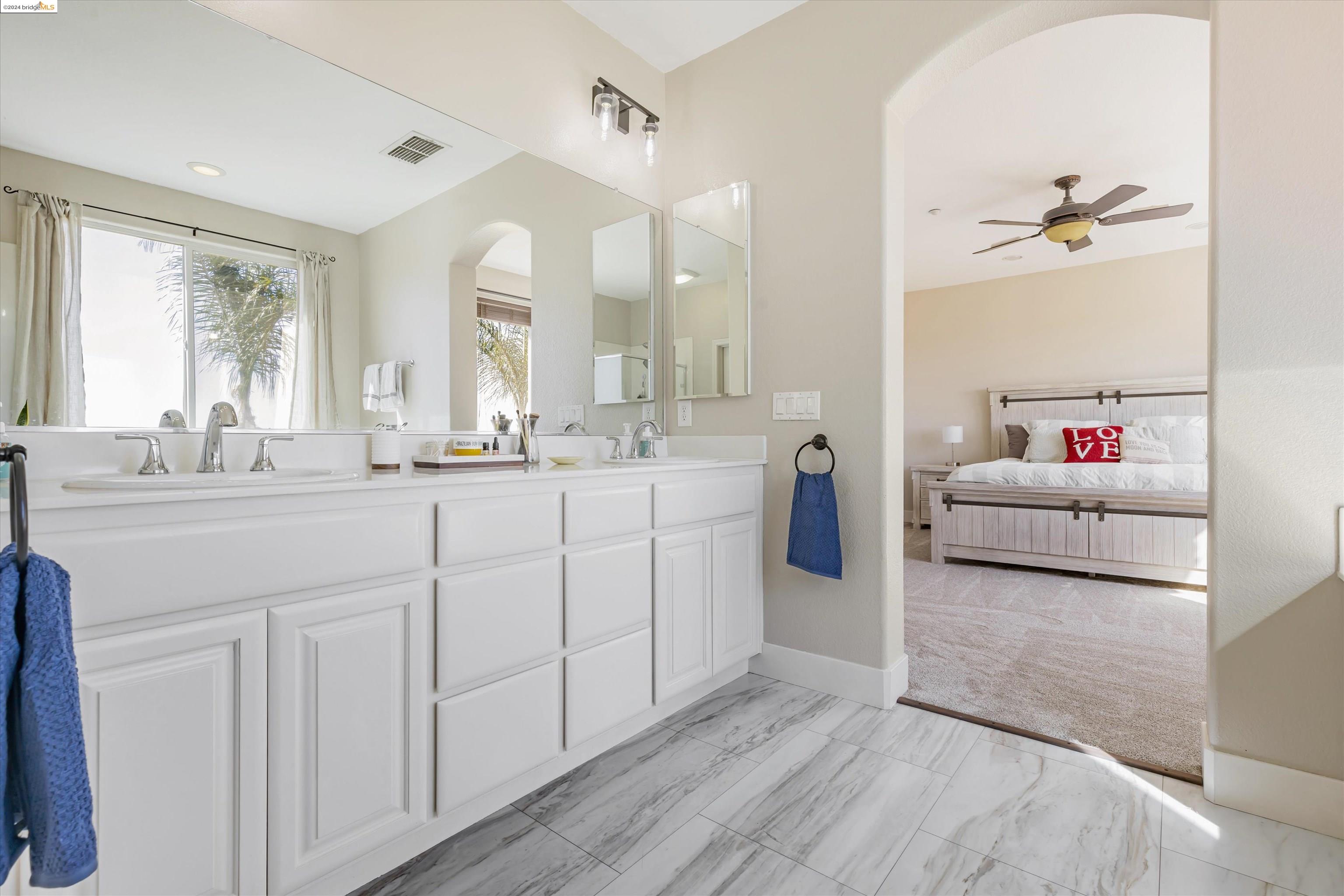 1932 Las Colinas Dr