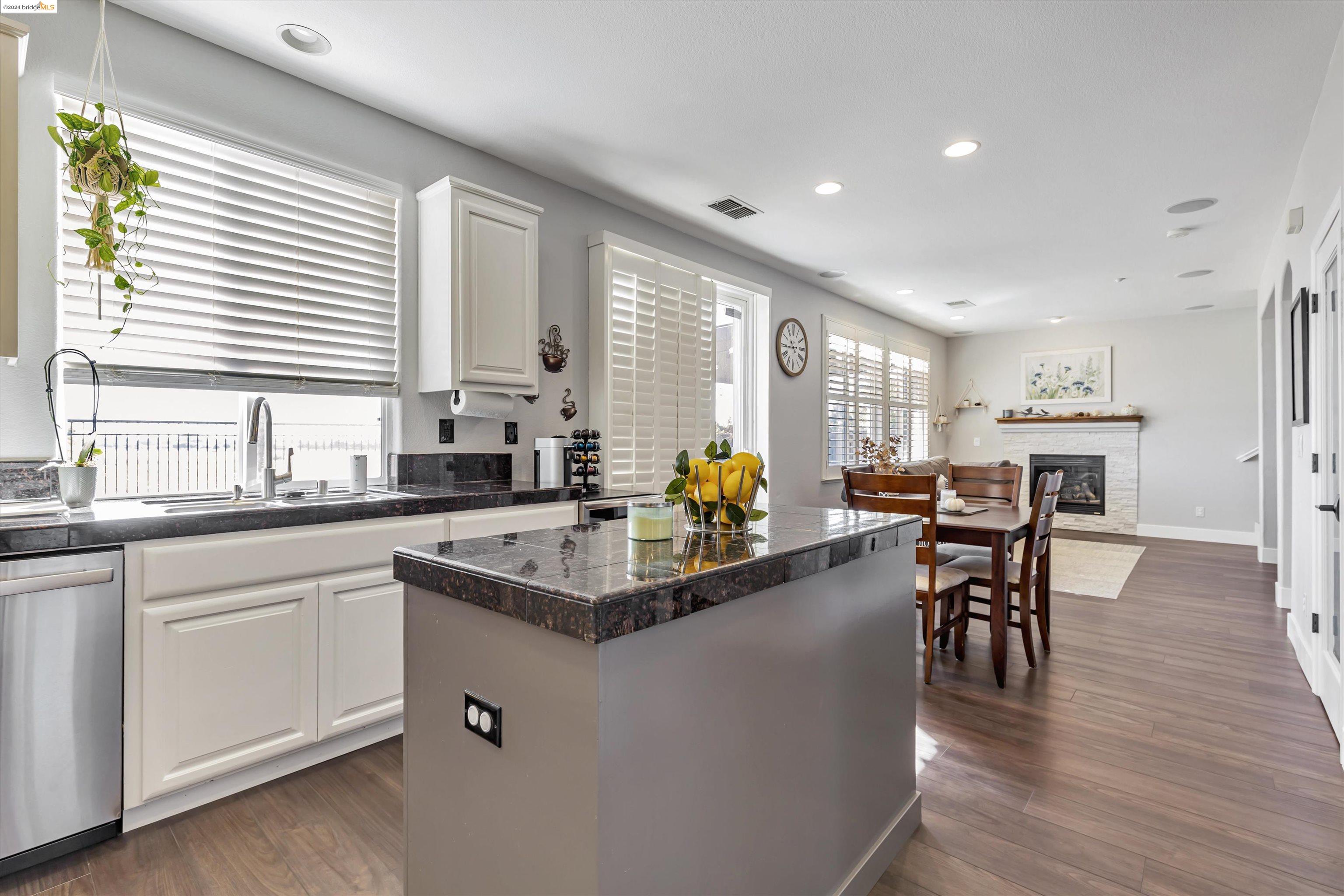 1932 Las Colinas Dr