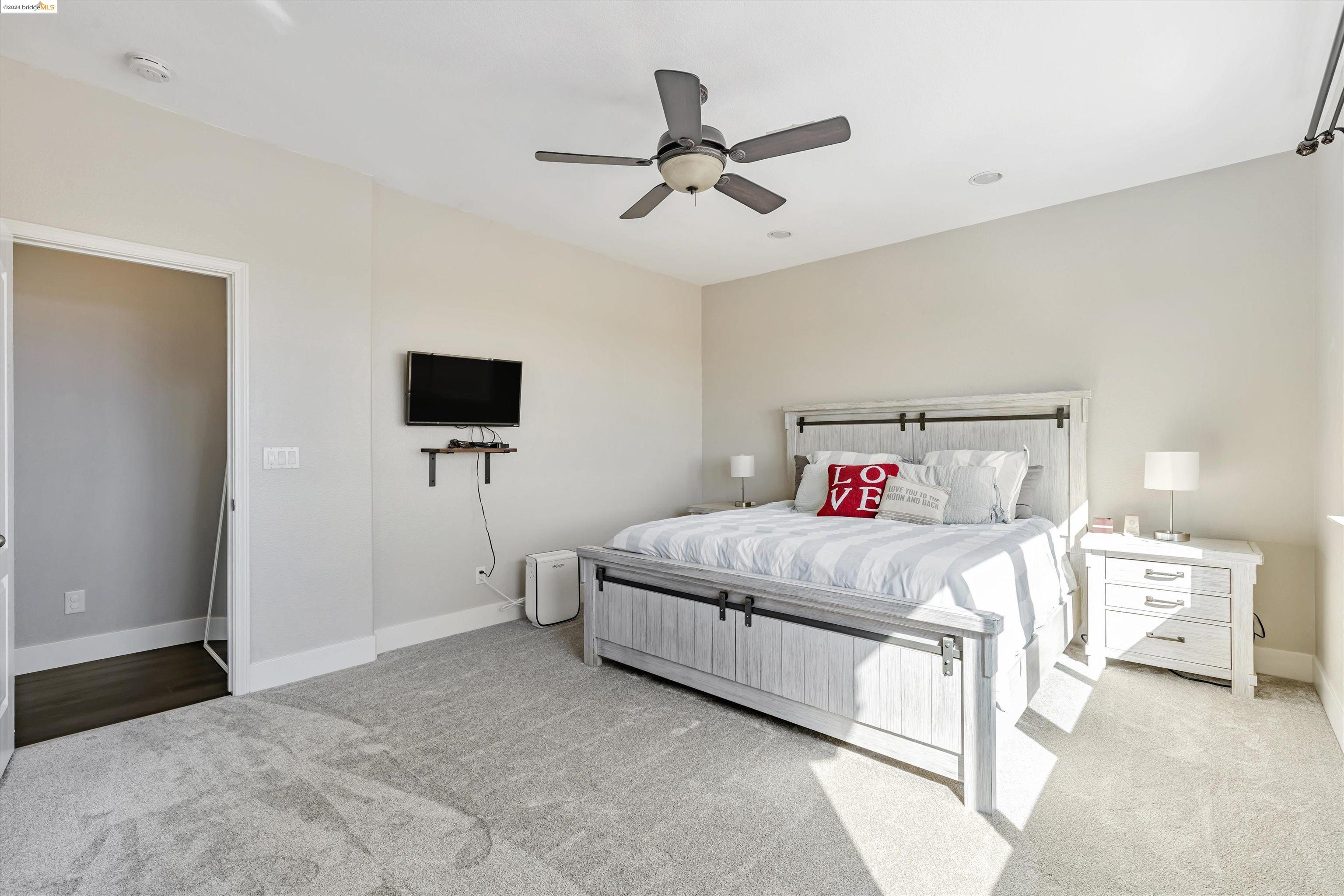 1932 Las Colinas Dr