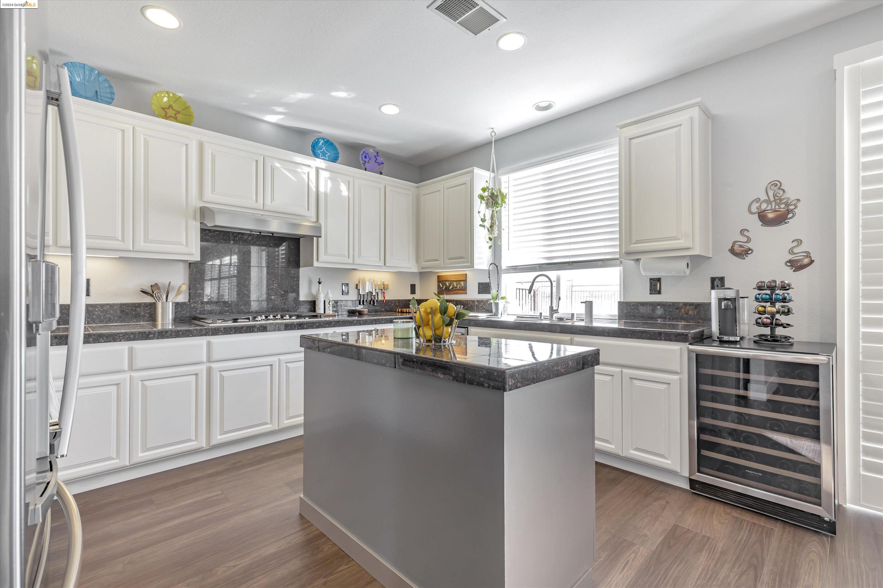 1932 Las Colinas Dr