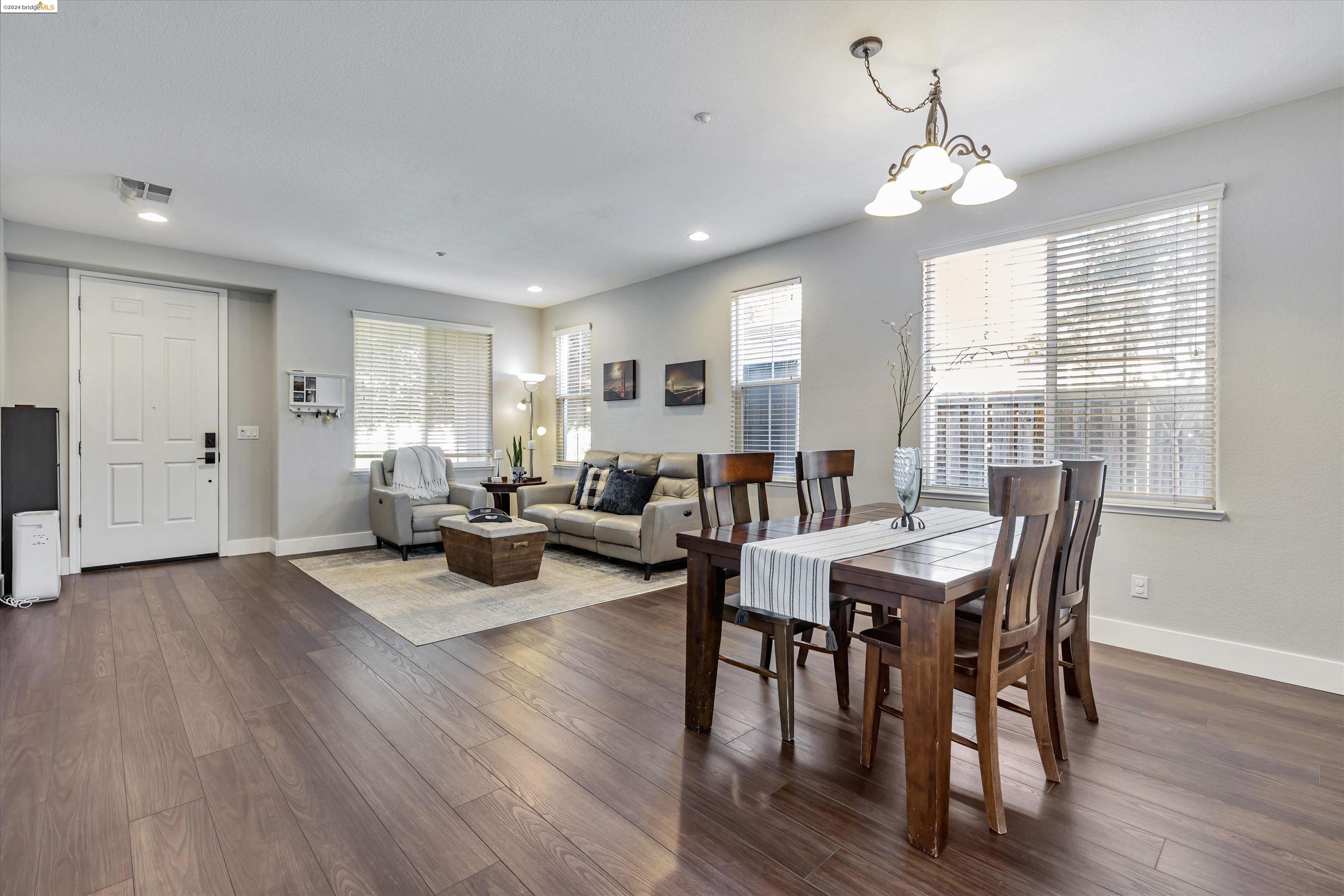 1932 Las Colinas Dr