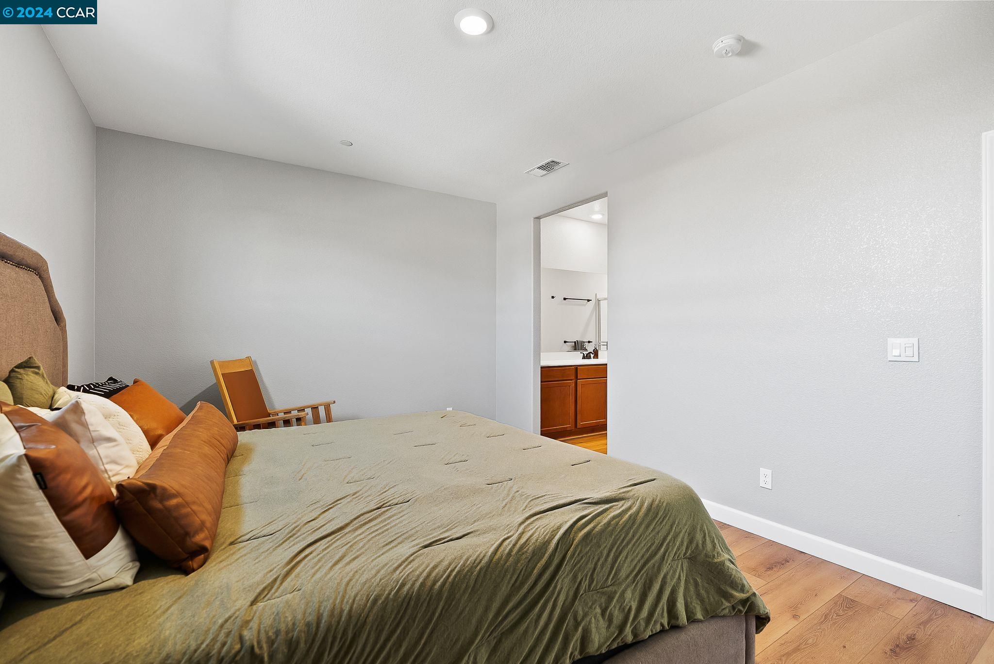 4378 Broadway Chase