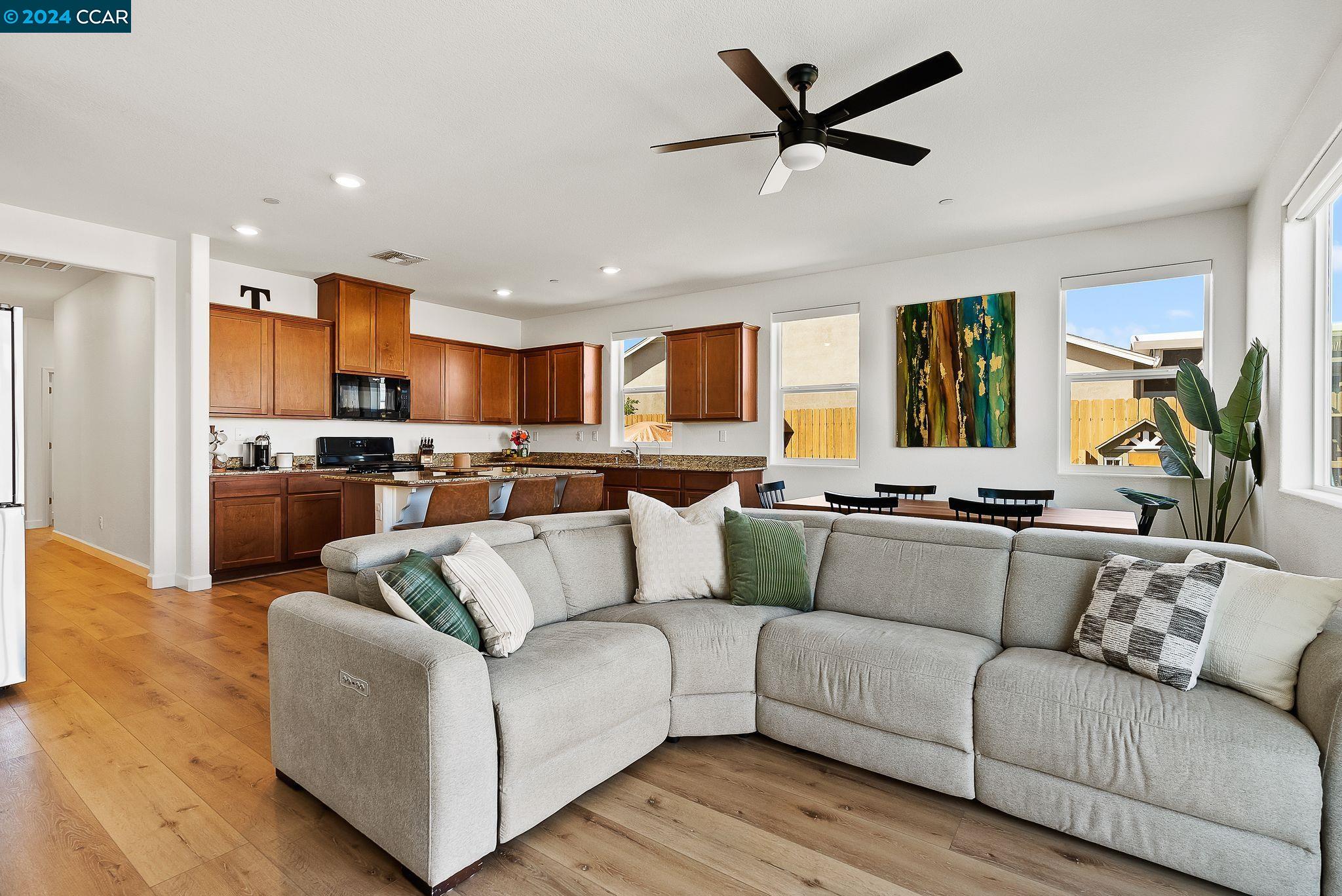 4378 Broadway Chase