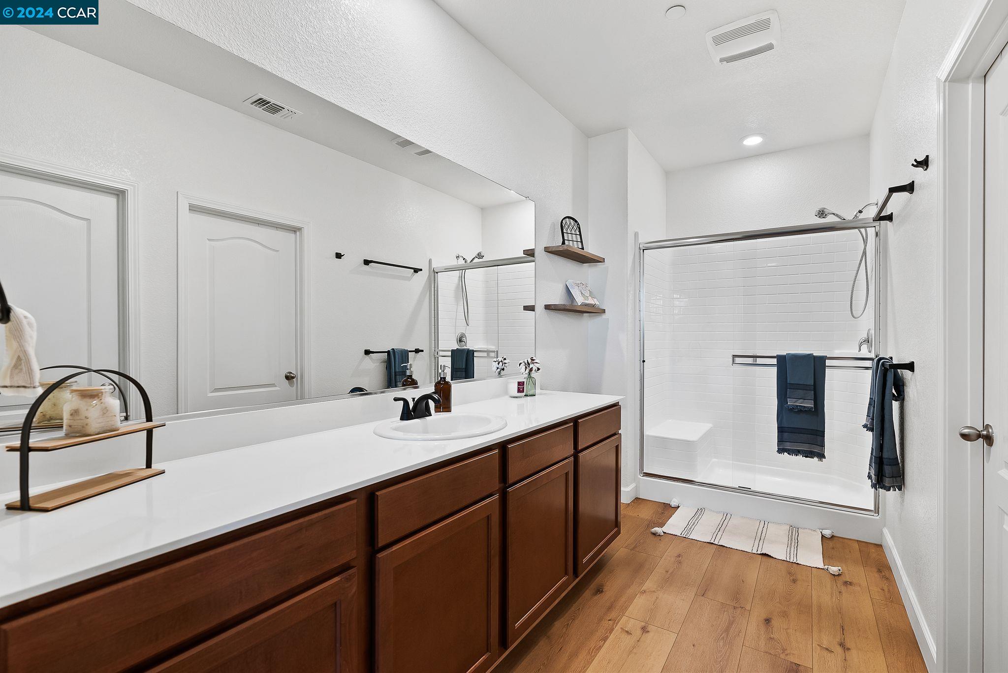 4378 Broadway Chase