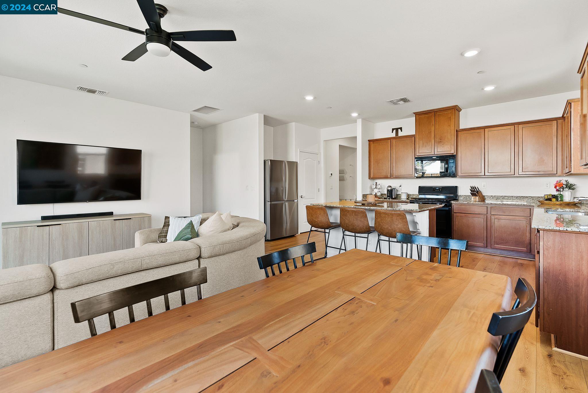 4378 Broadway Chase