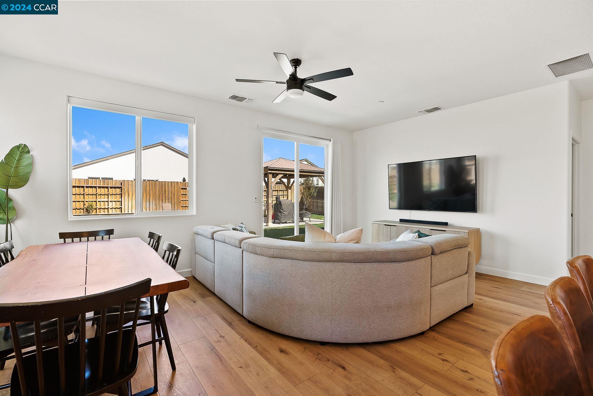 4378 Broadway Chase