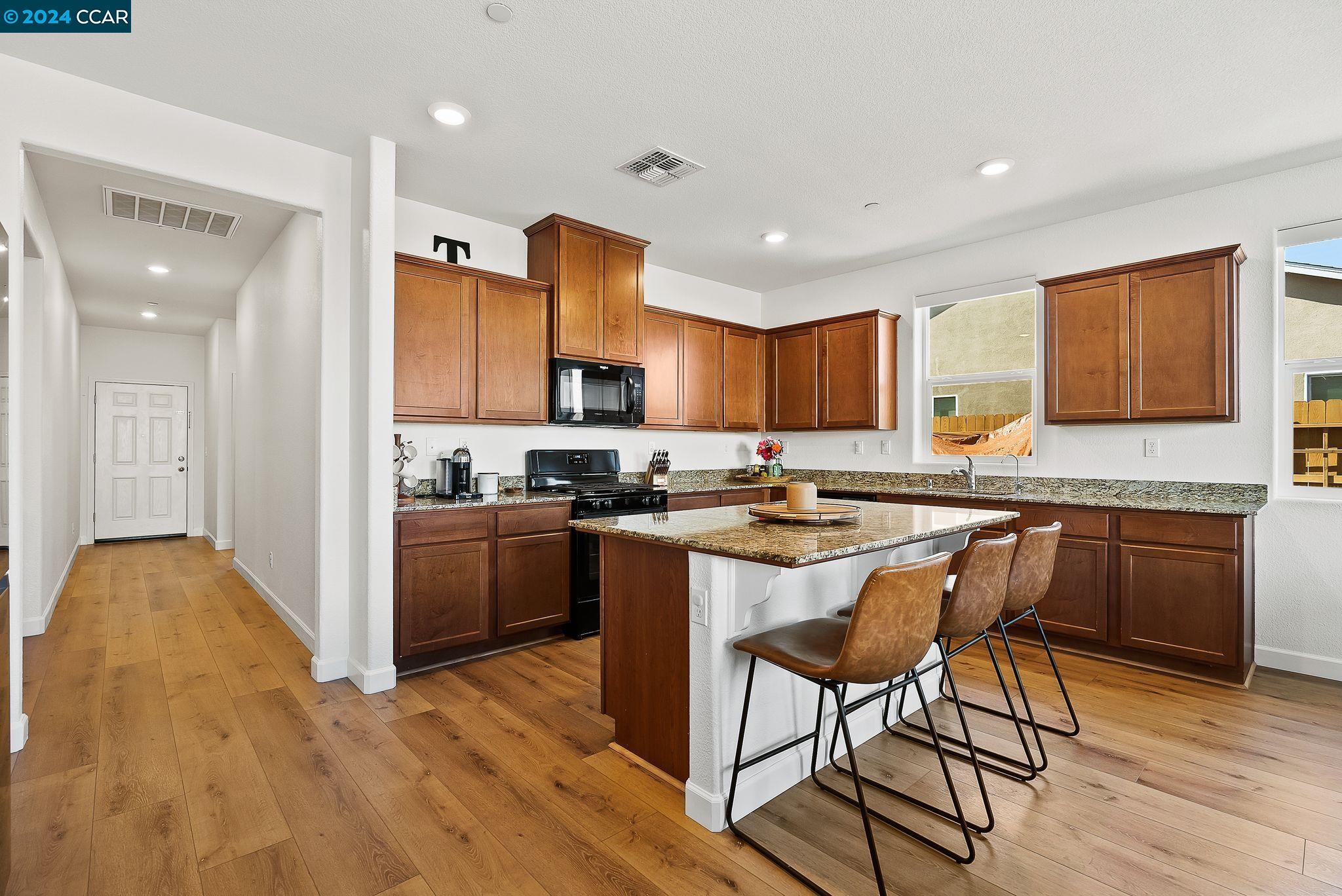 4378 Broadway Chase