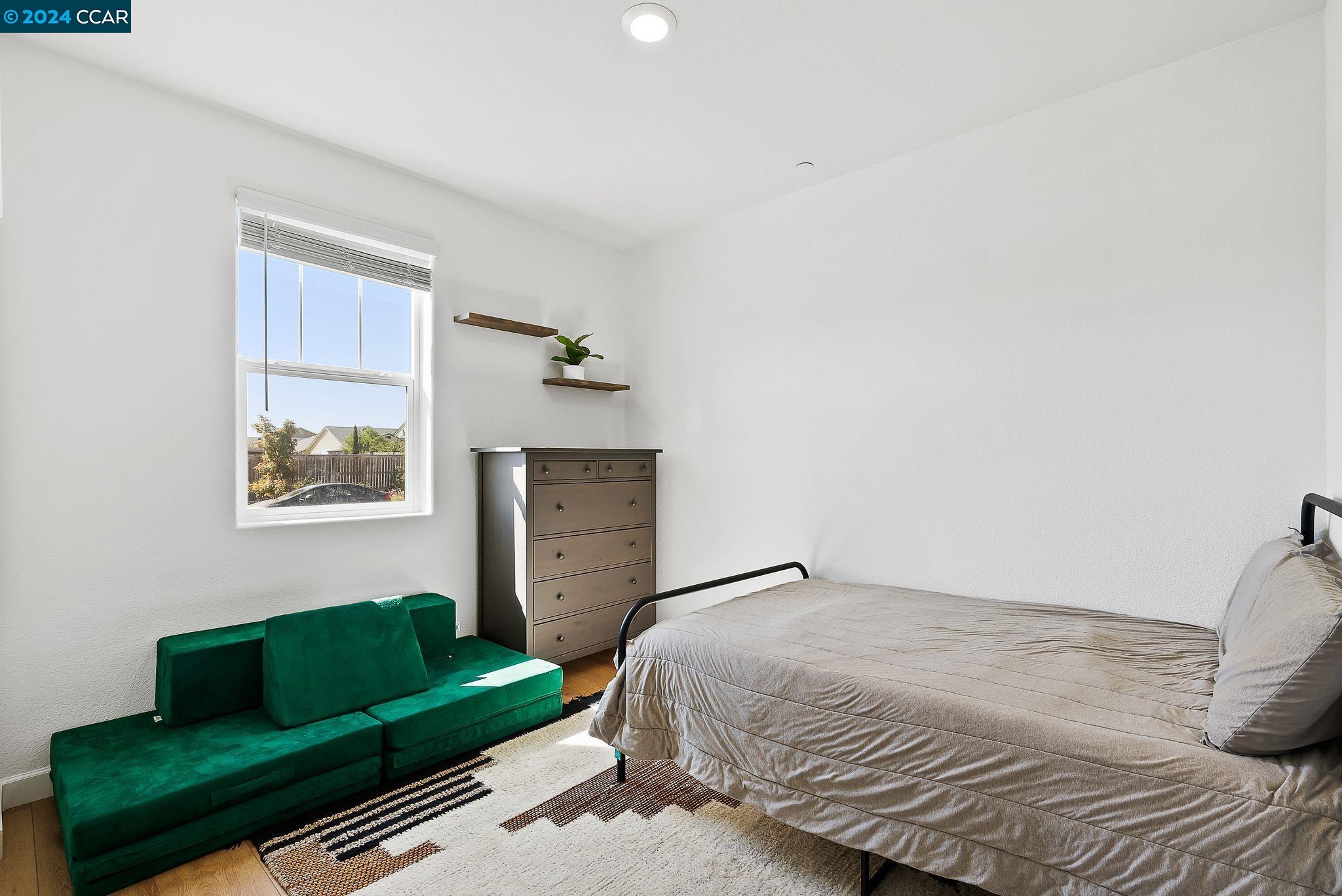 4378 Broadway Chase