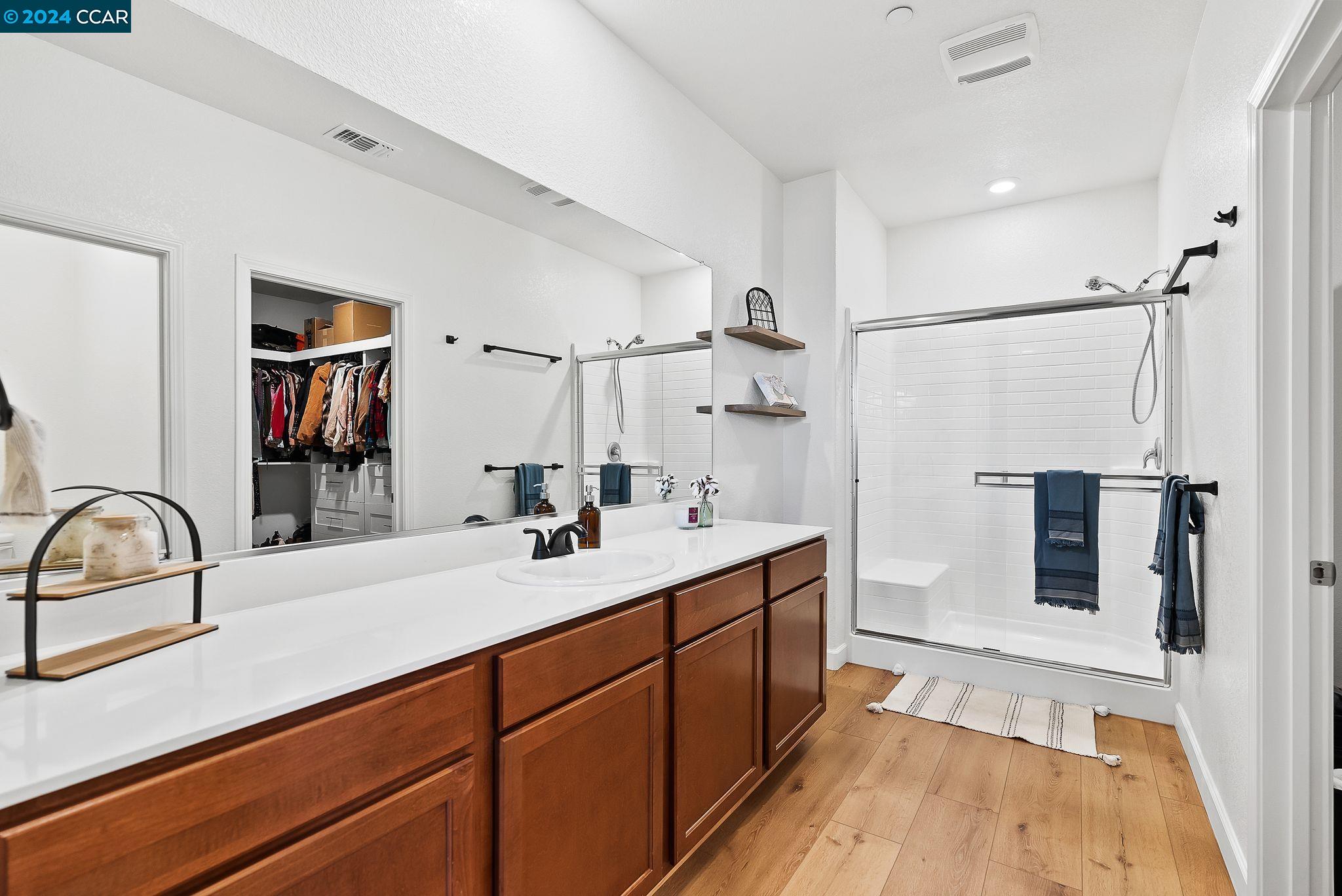 4378 Broadway Chase