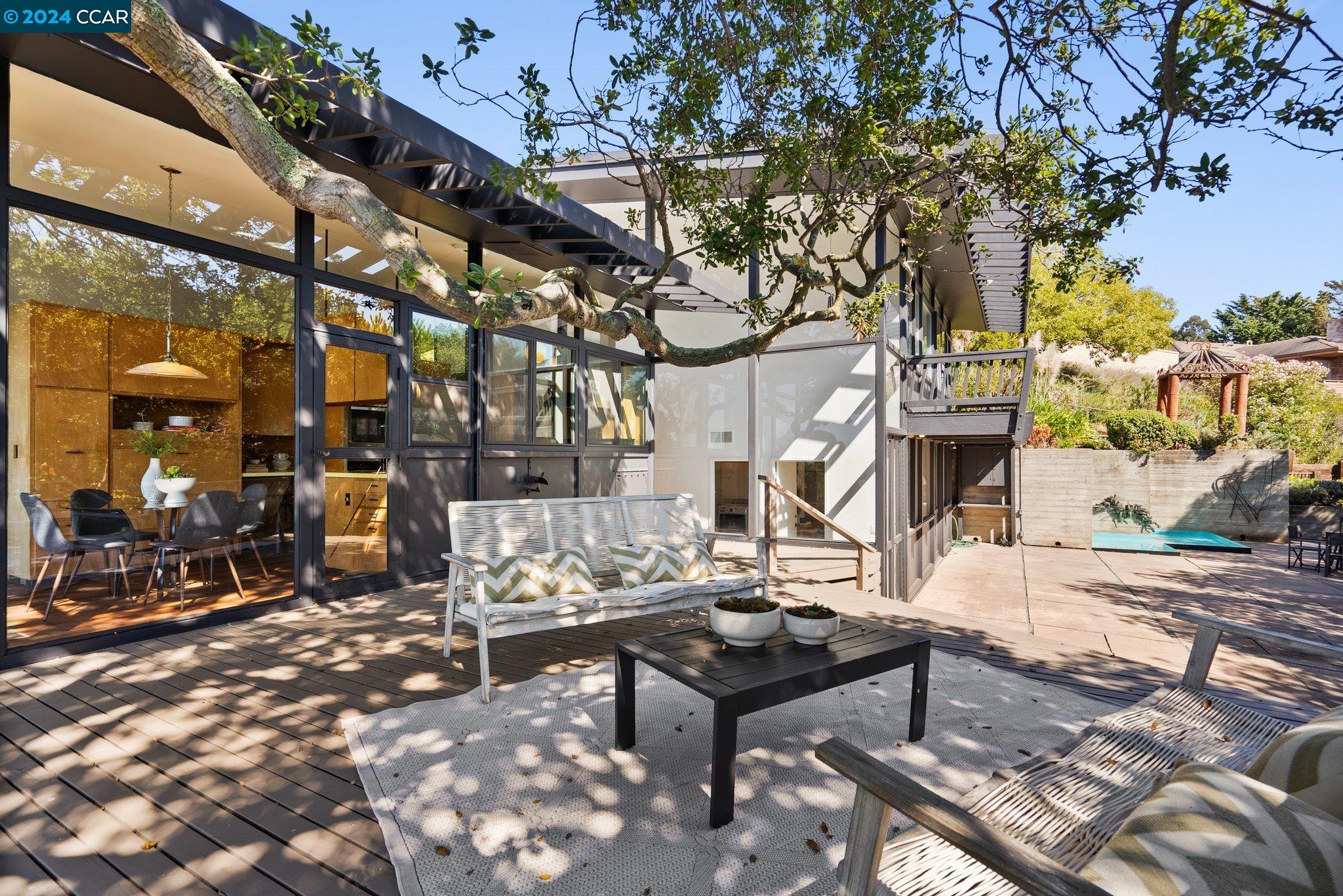 56 Roble Rd
