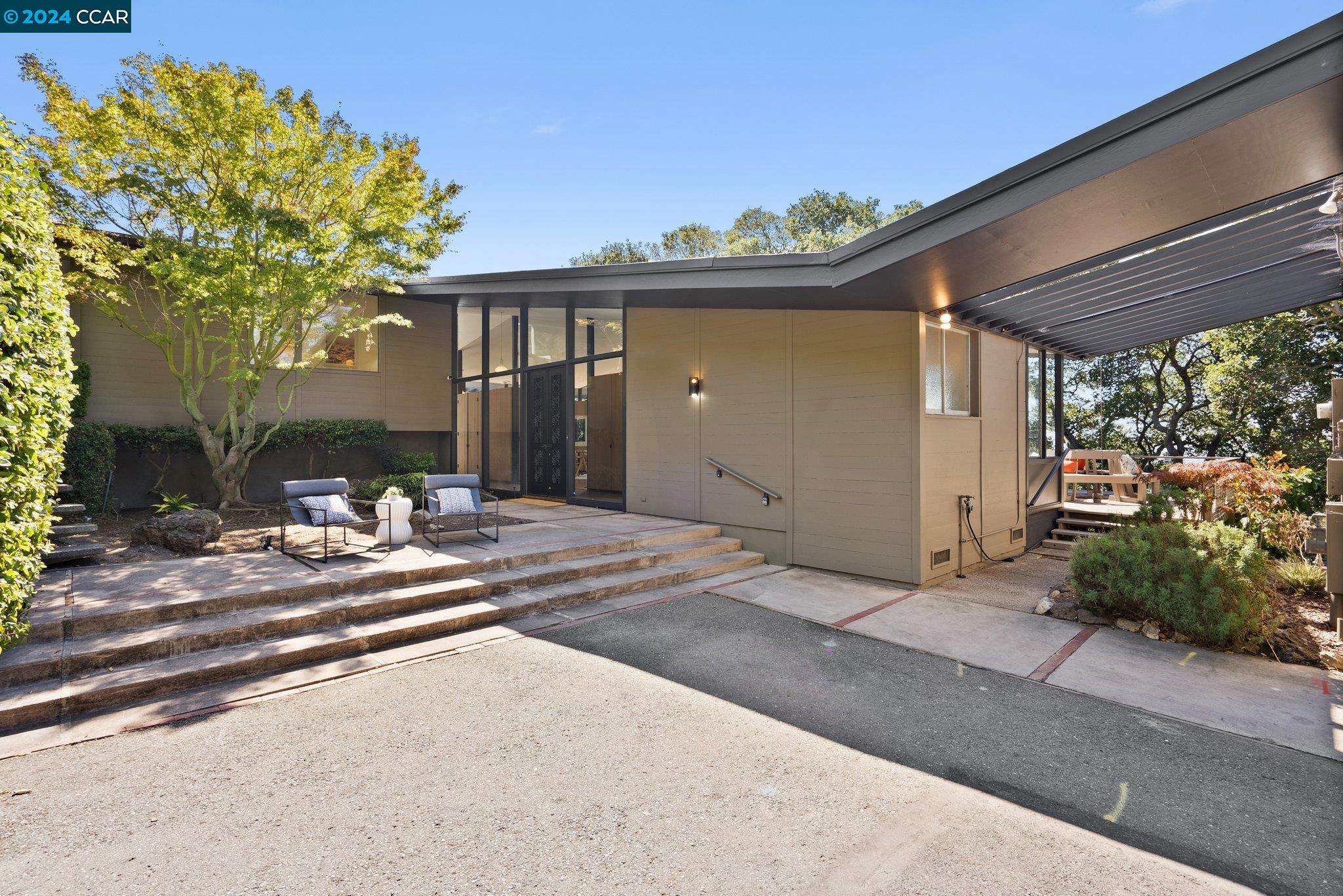 56 Roble Rd