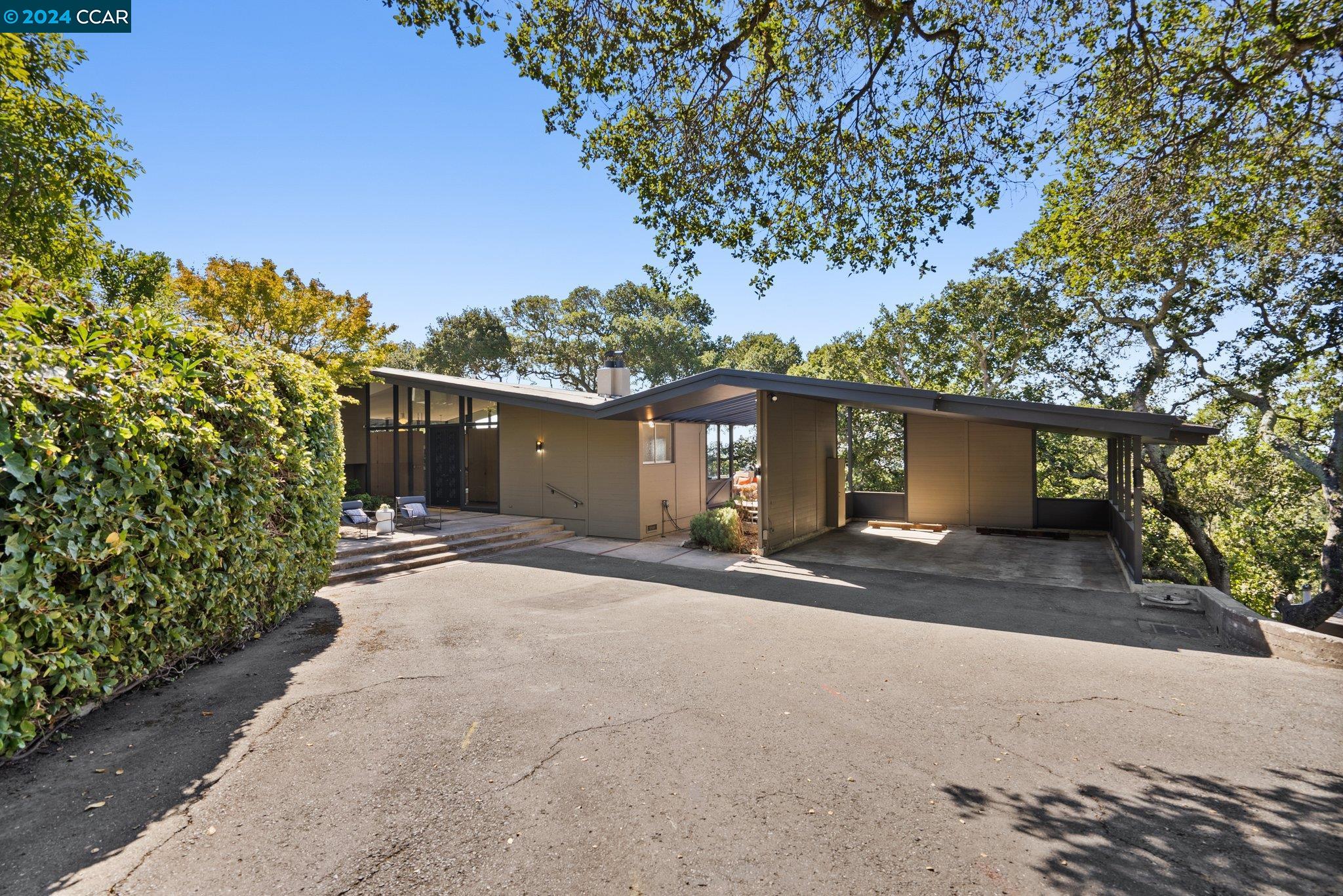 56 Roble Rd