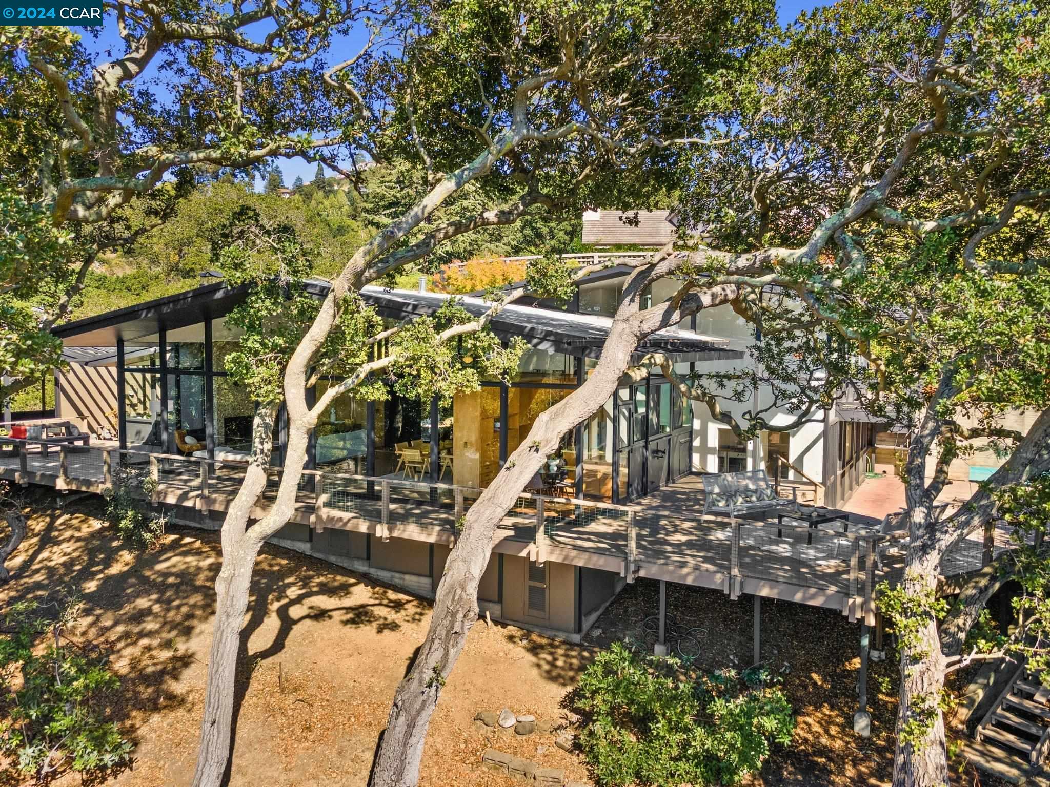 56 Roble Rd