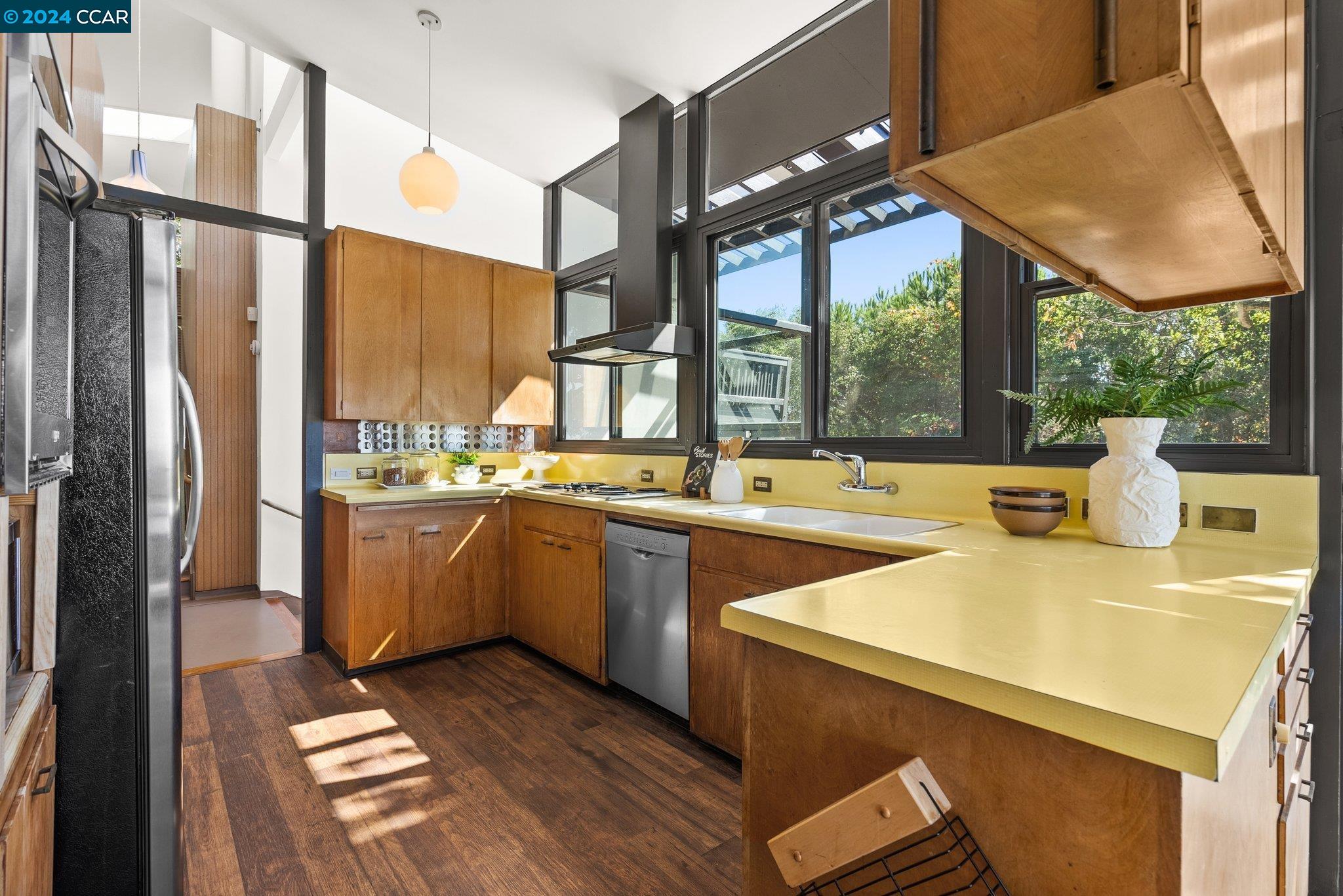 56 Roble Rd