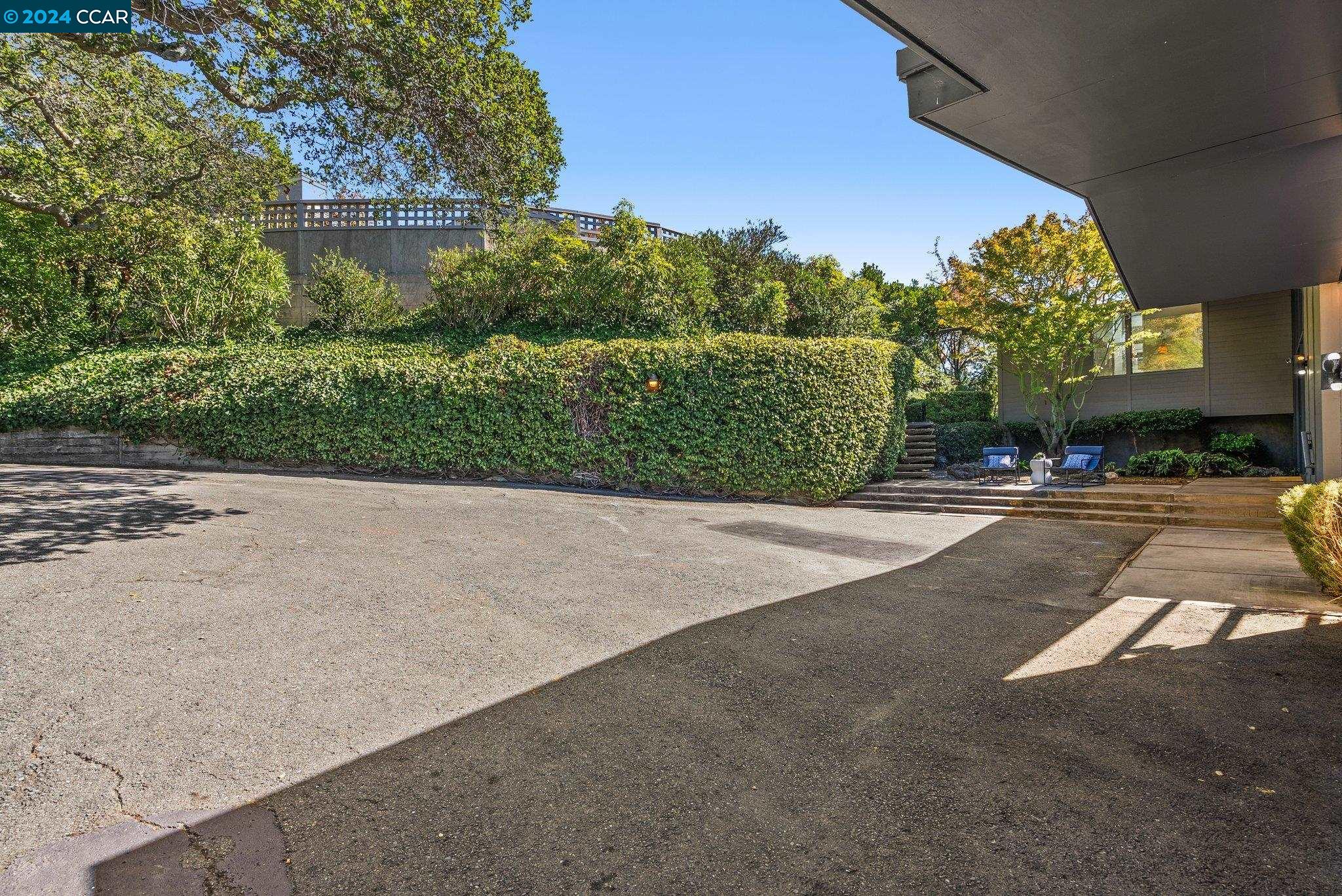 56 Roble Rd
