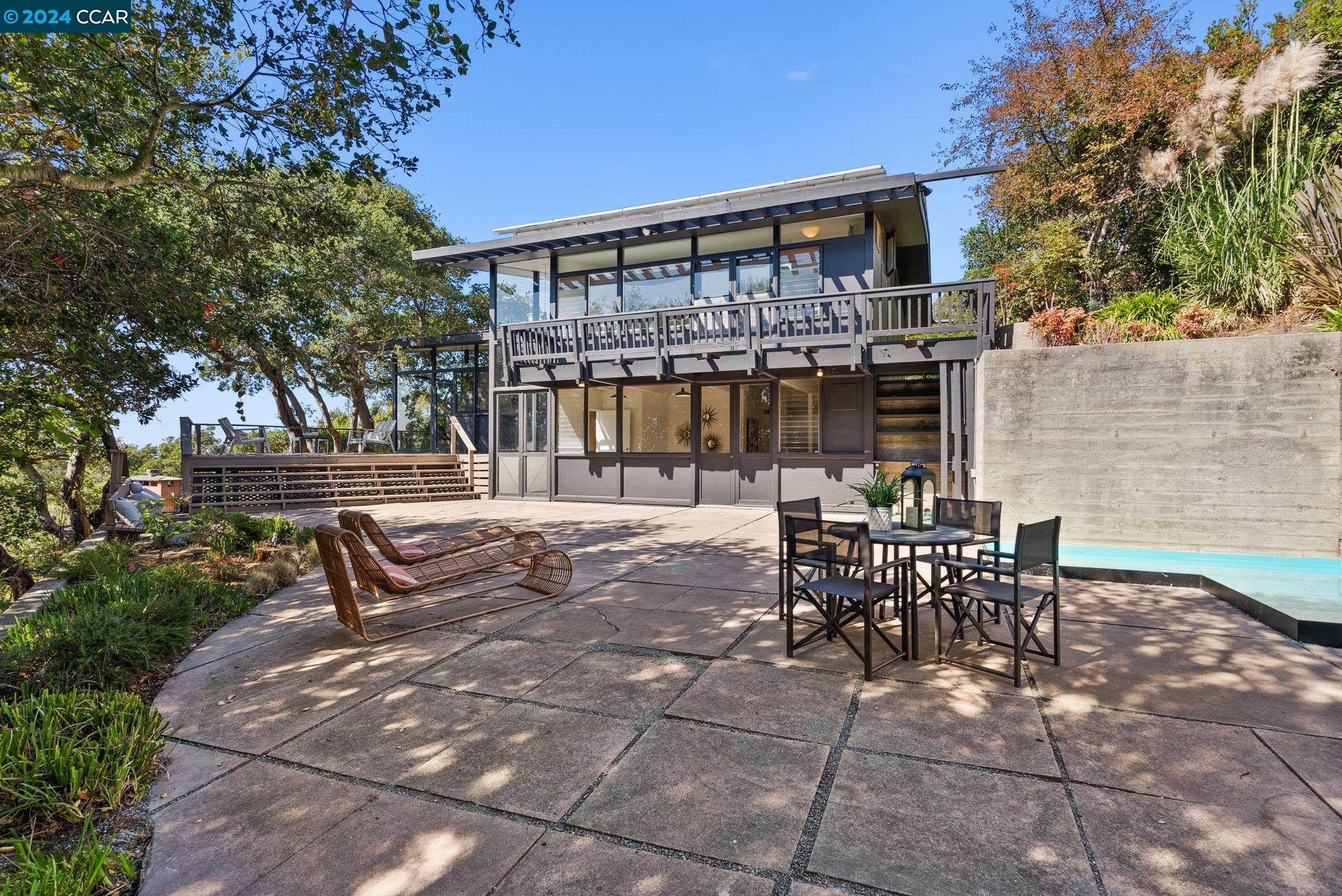 56 Roble Rd