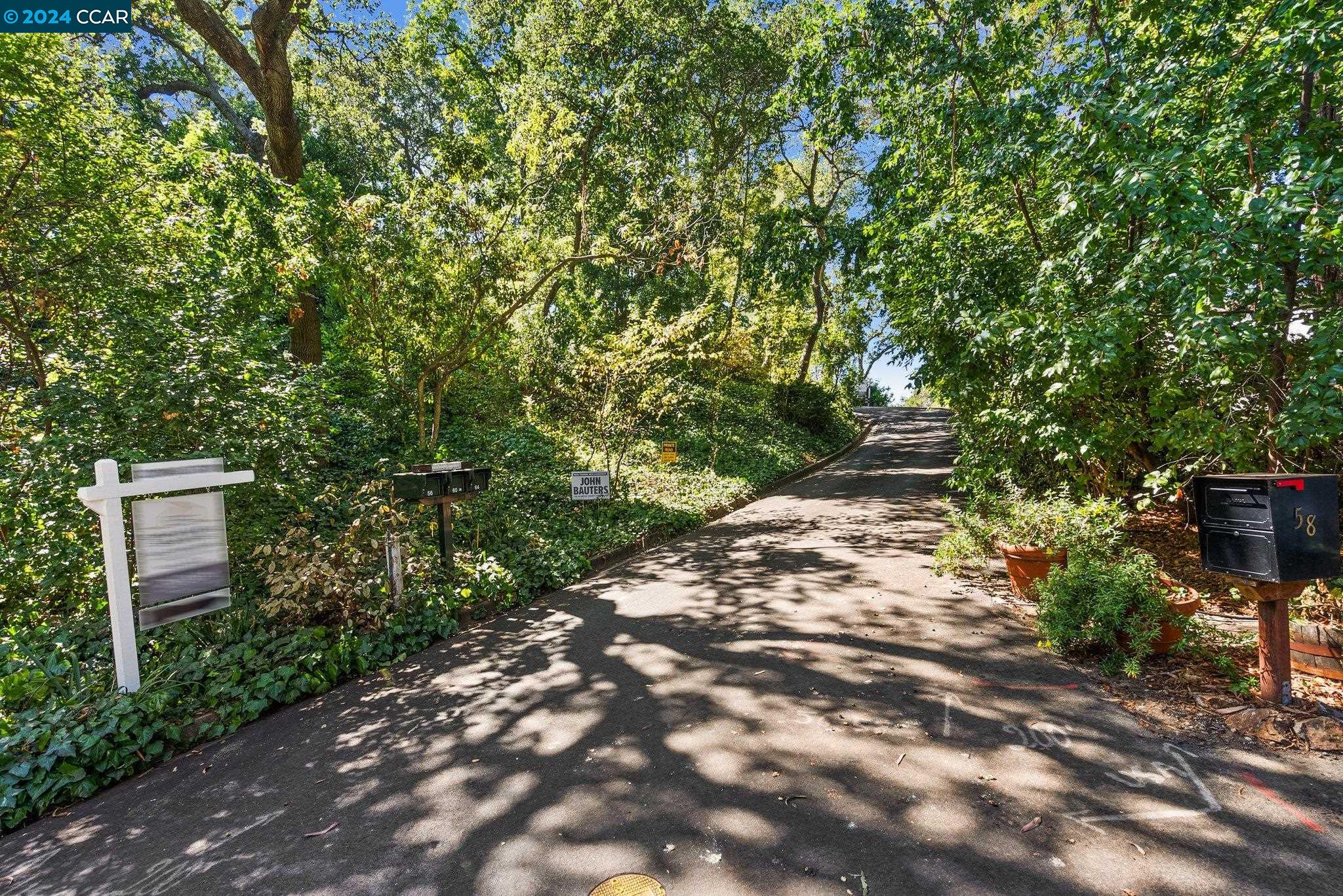 56 Roble Rd