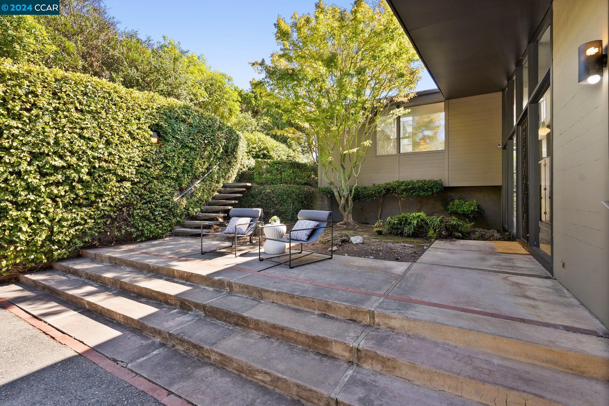56 Roble Rd