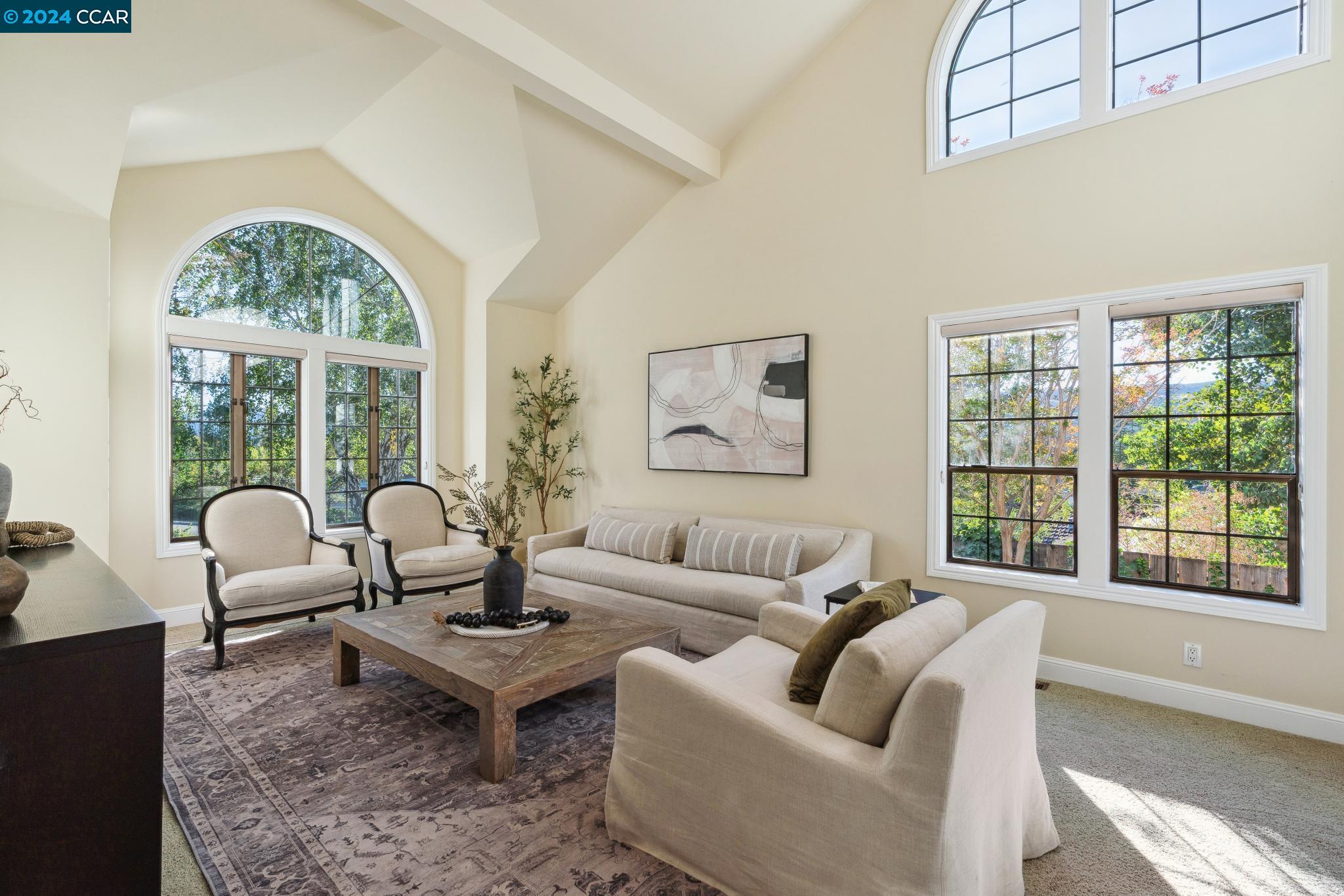 320 Paraiso Dr