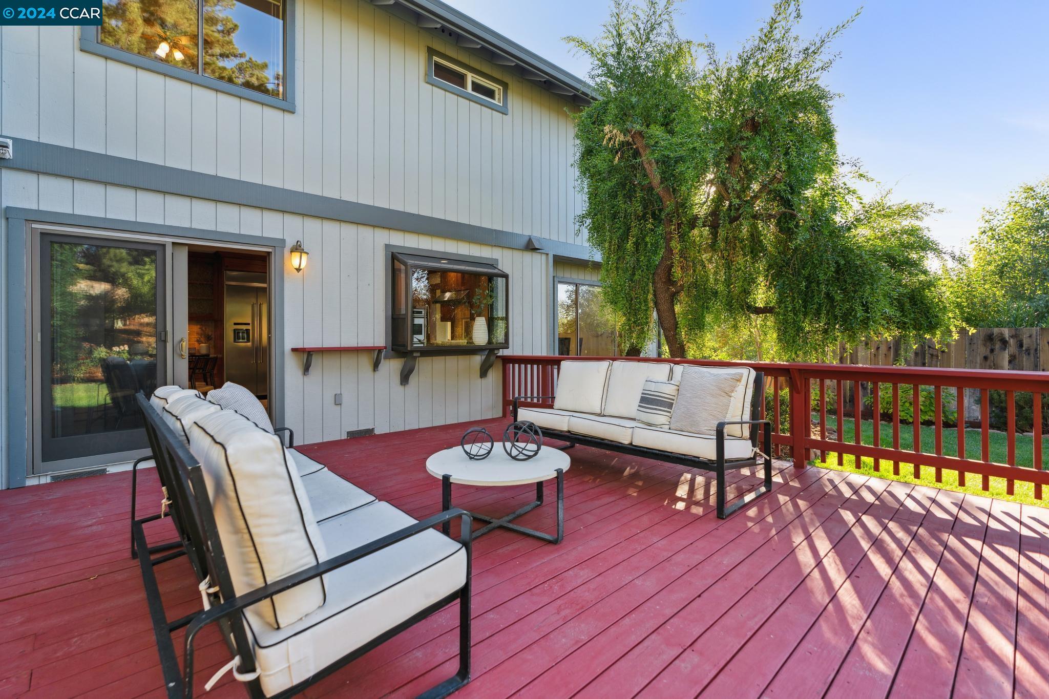 320 Paraiso Dr