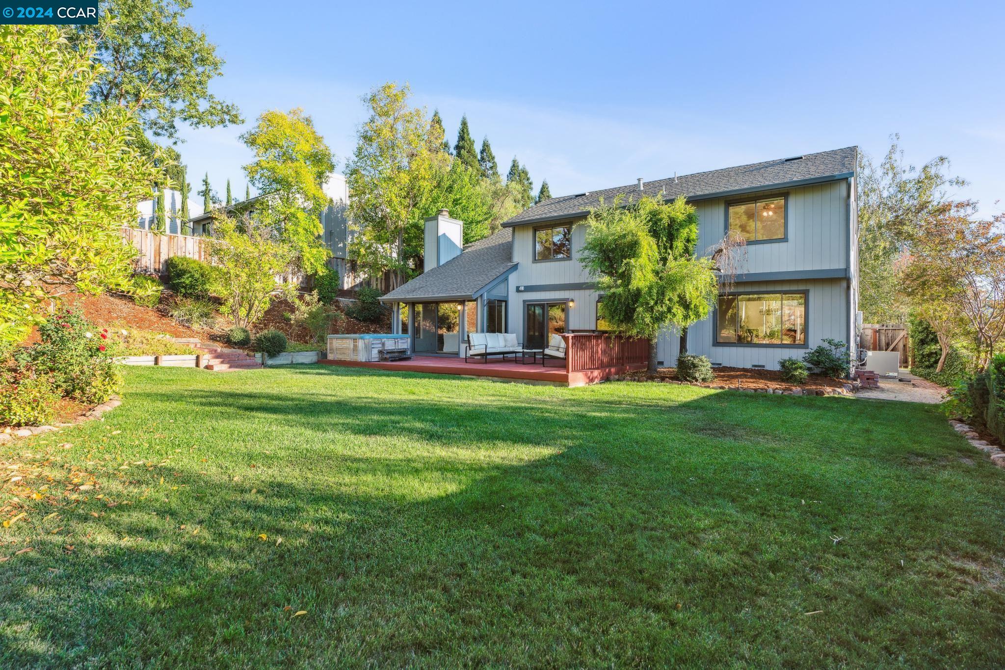 320 Paraiso Dr
