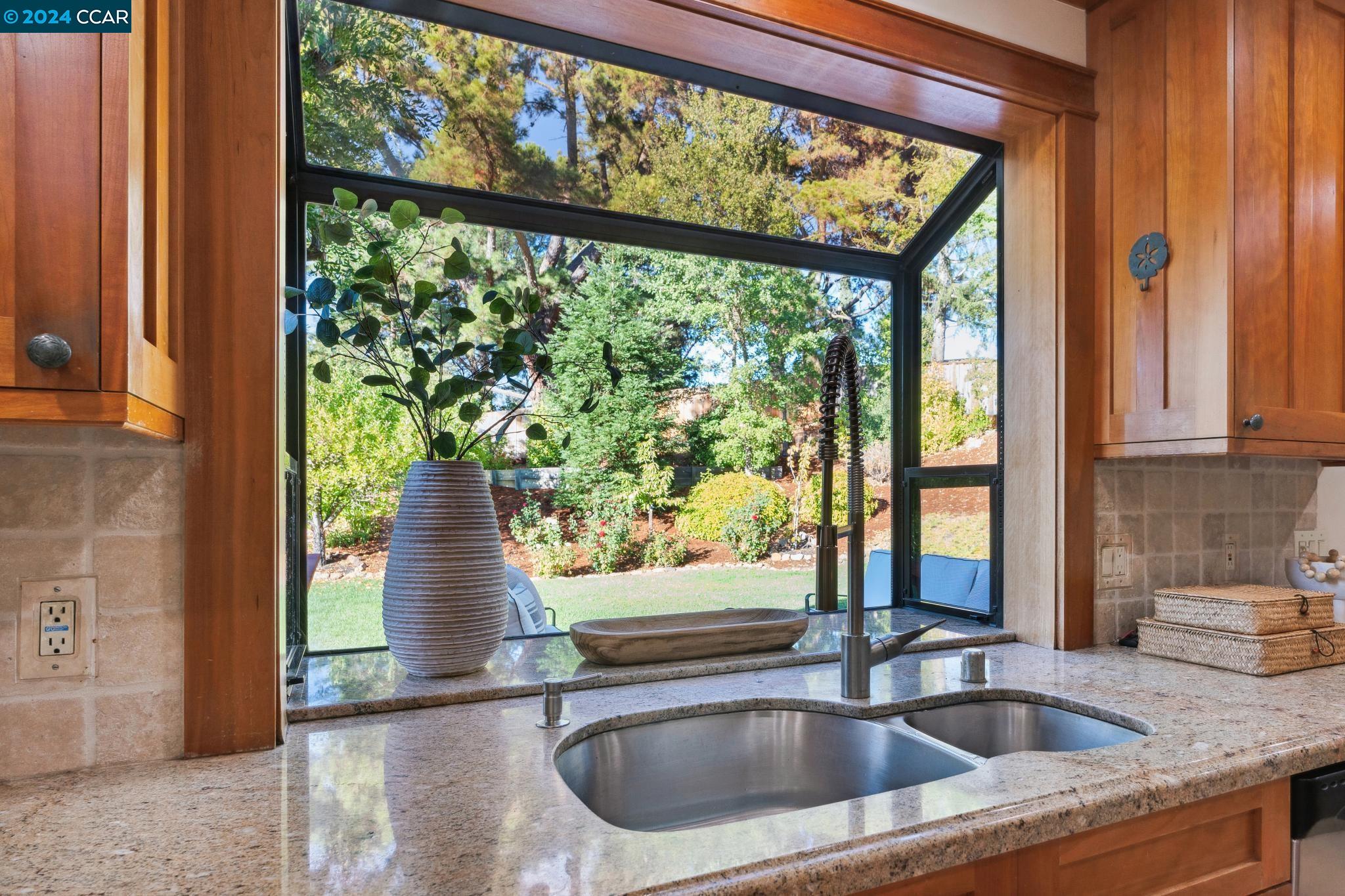 320 Paraiso Dr