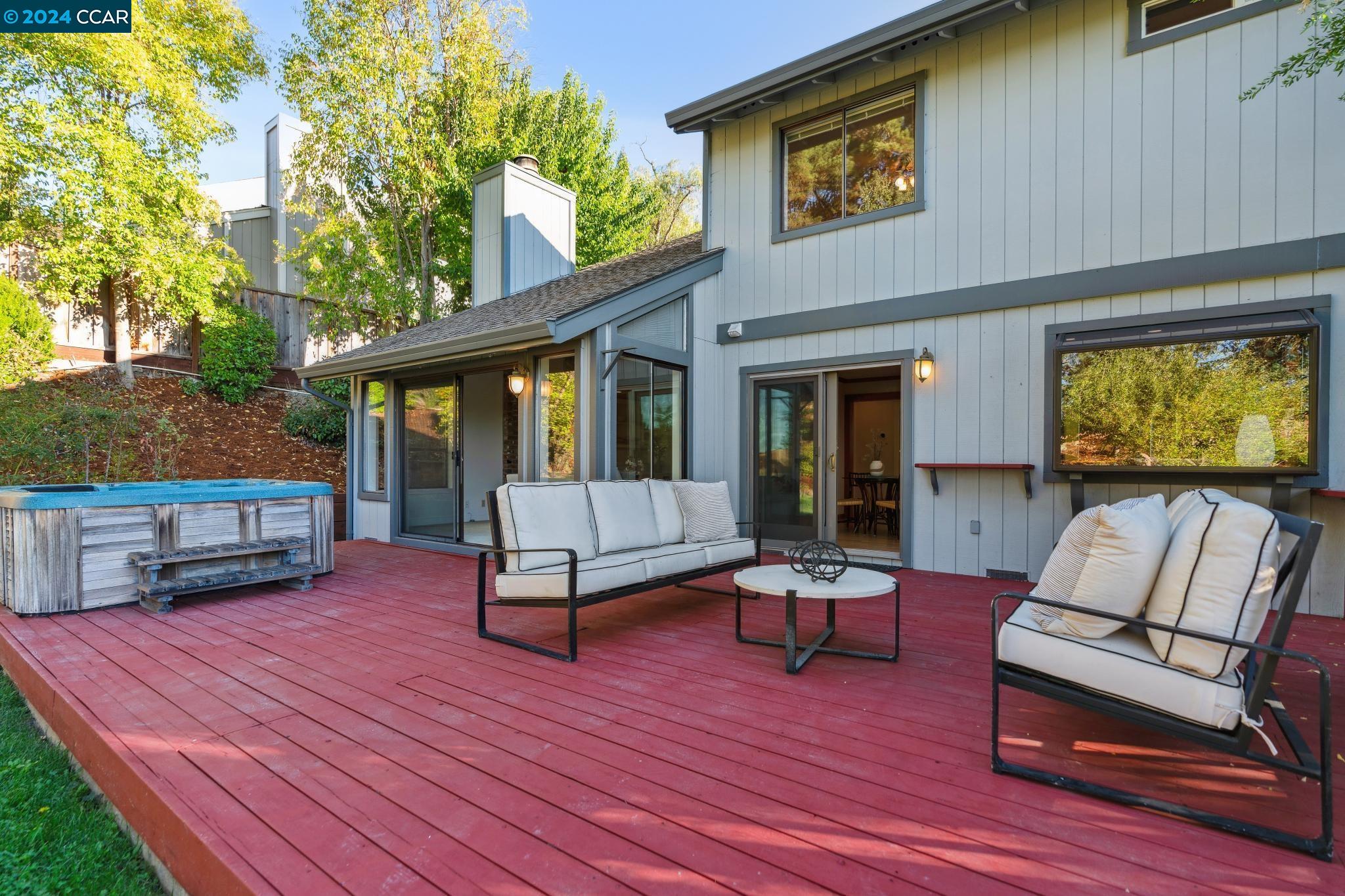 320 Paraiso Dr